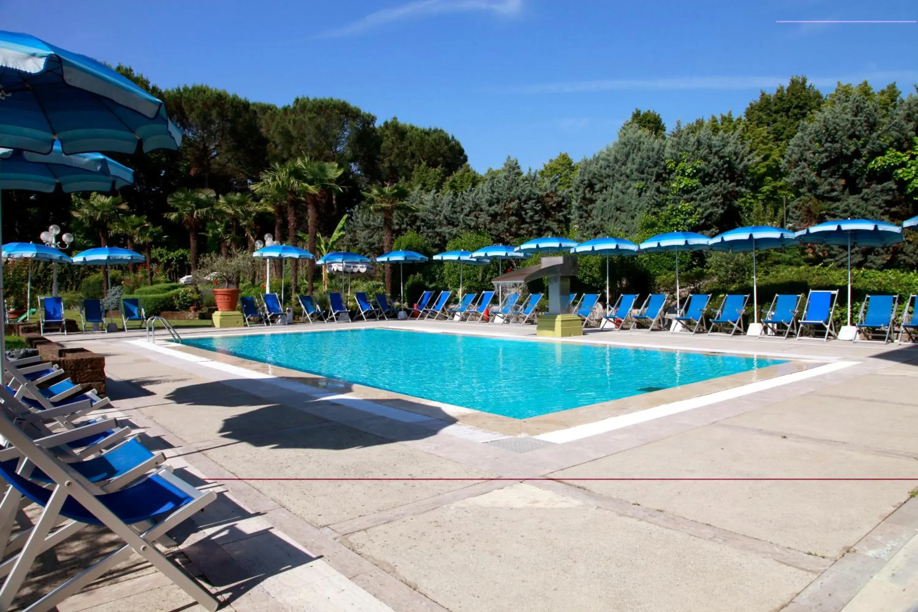 Day, Swimming Pool in Hotel Country Club