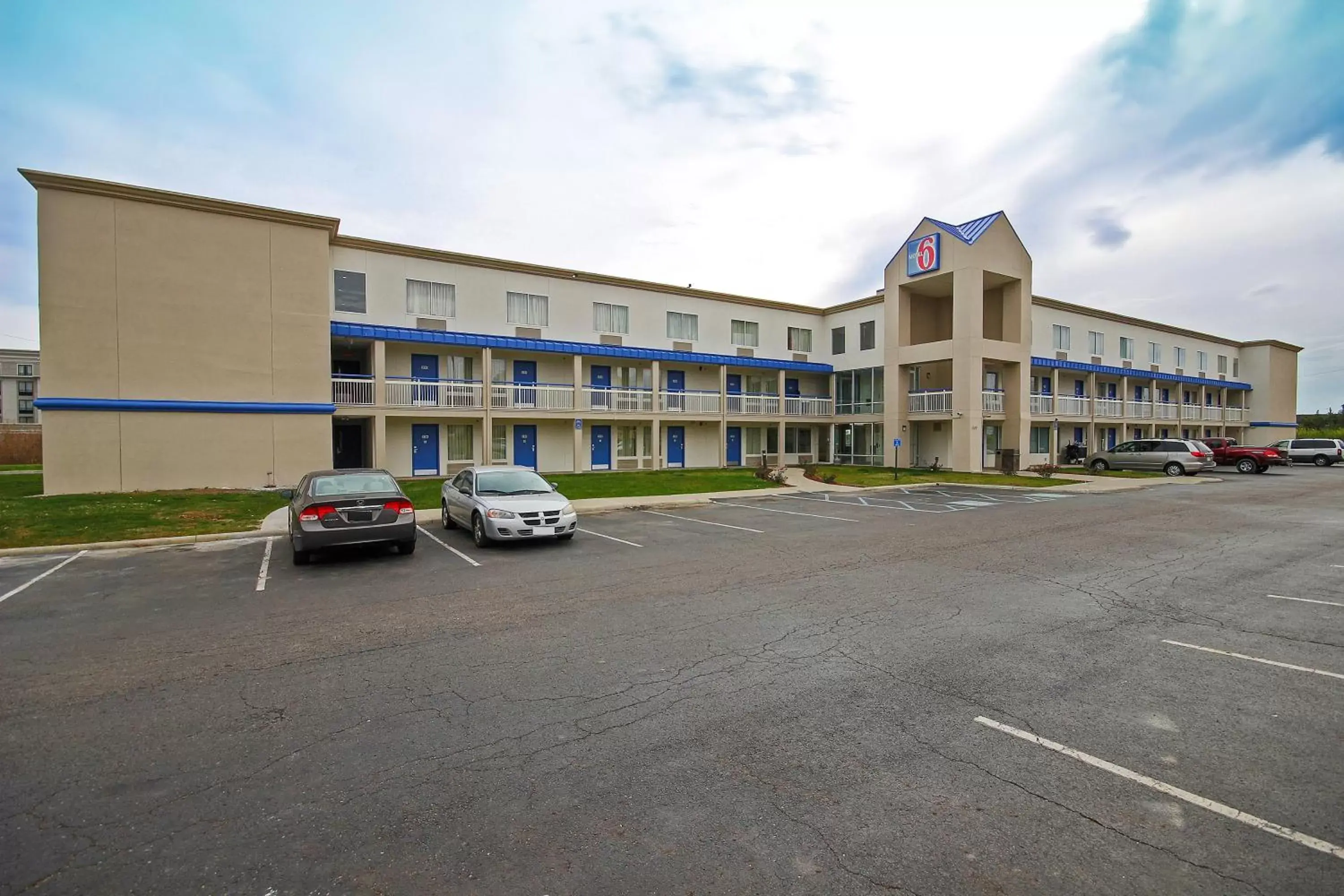 Facade/entrance, Property Building in Motel 6-Columbus, OH - West