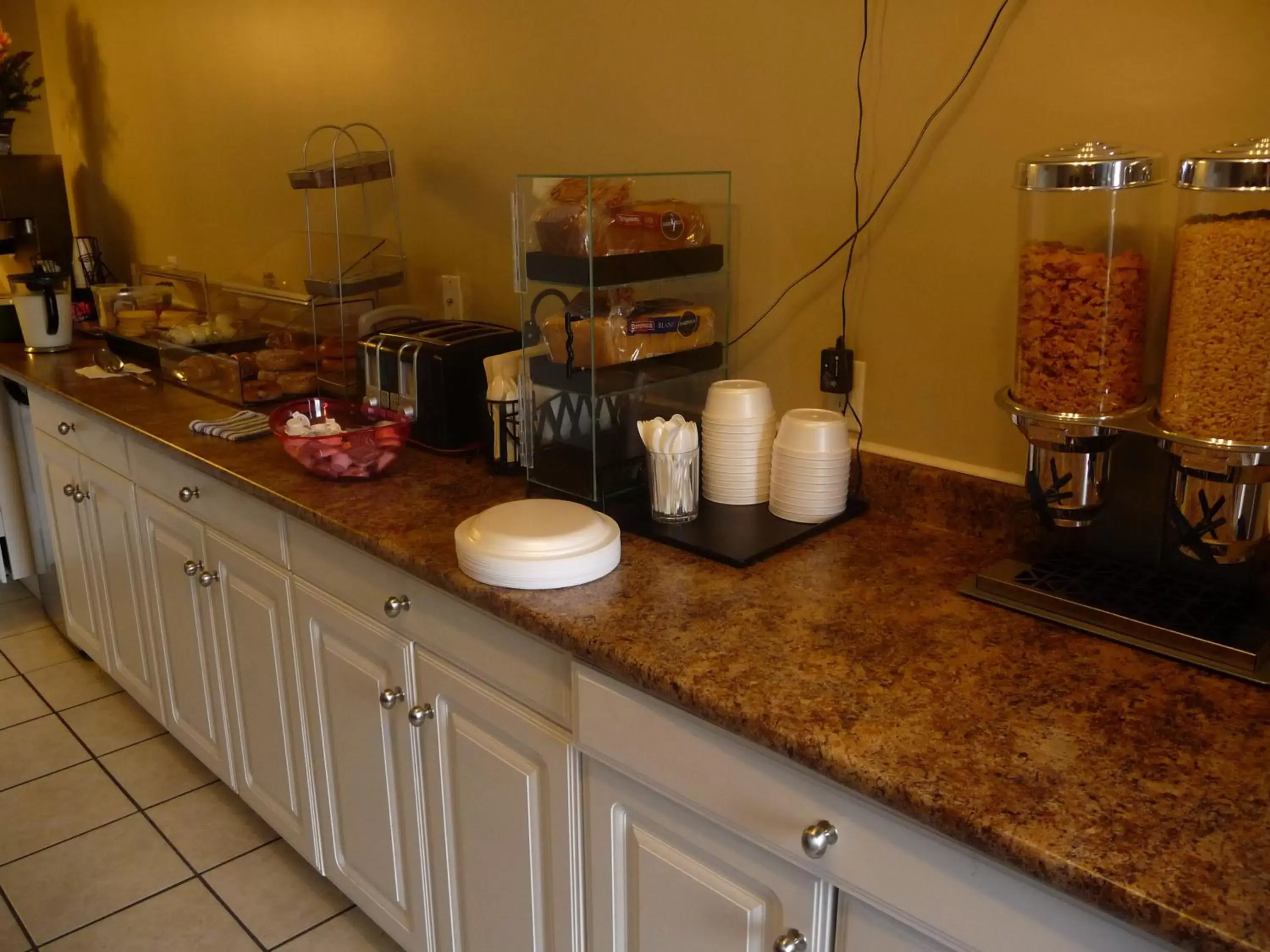 Restaurant/places to eat in Super 8 by Wyndham Kamloops East Restaurant/places to eat in Super 8 by Wyndham Kamloops East