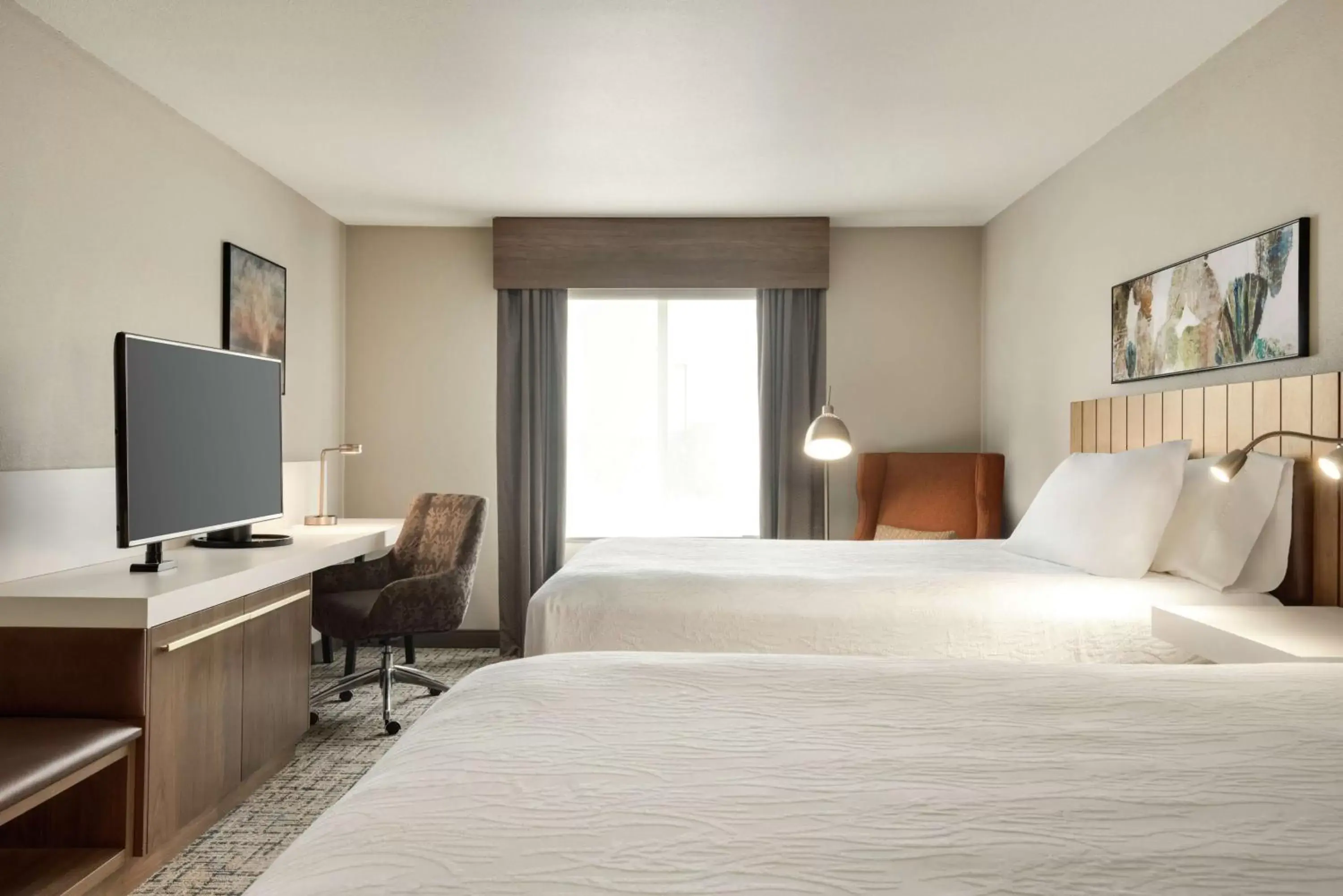 Bedroom, Bed in Hilton Garden Inn Dubuque Downtown