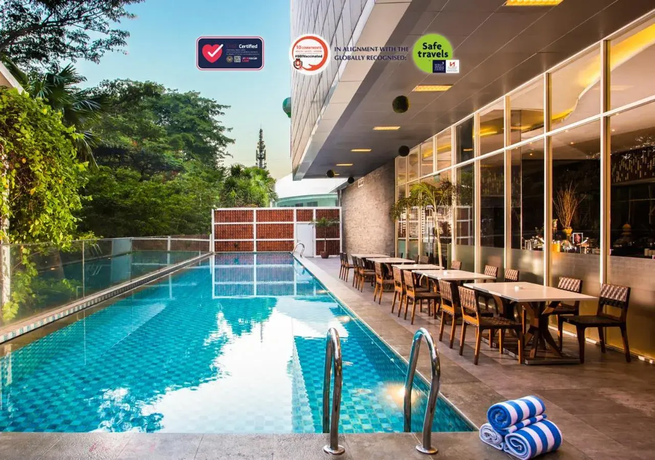 Swimming Pool in Swiss-Belinn Kemayoran