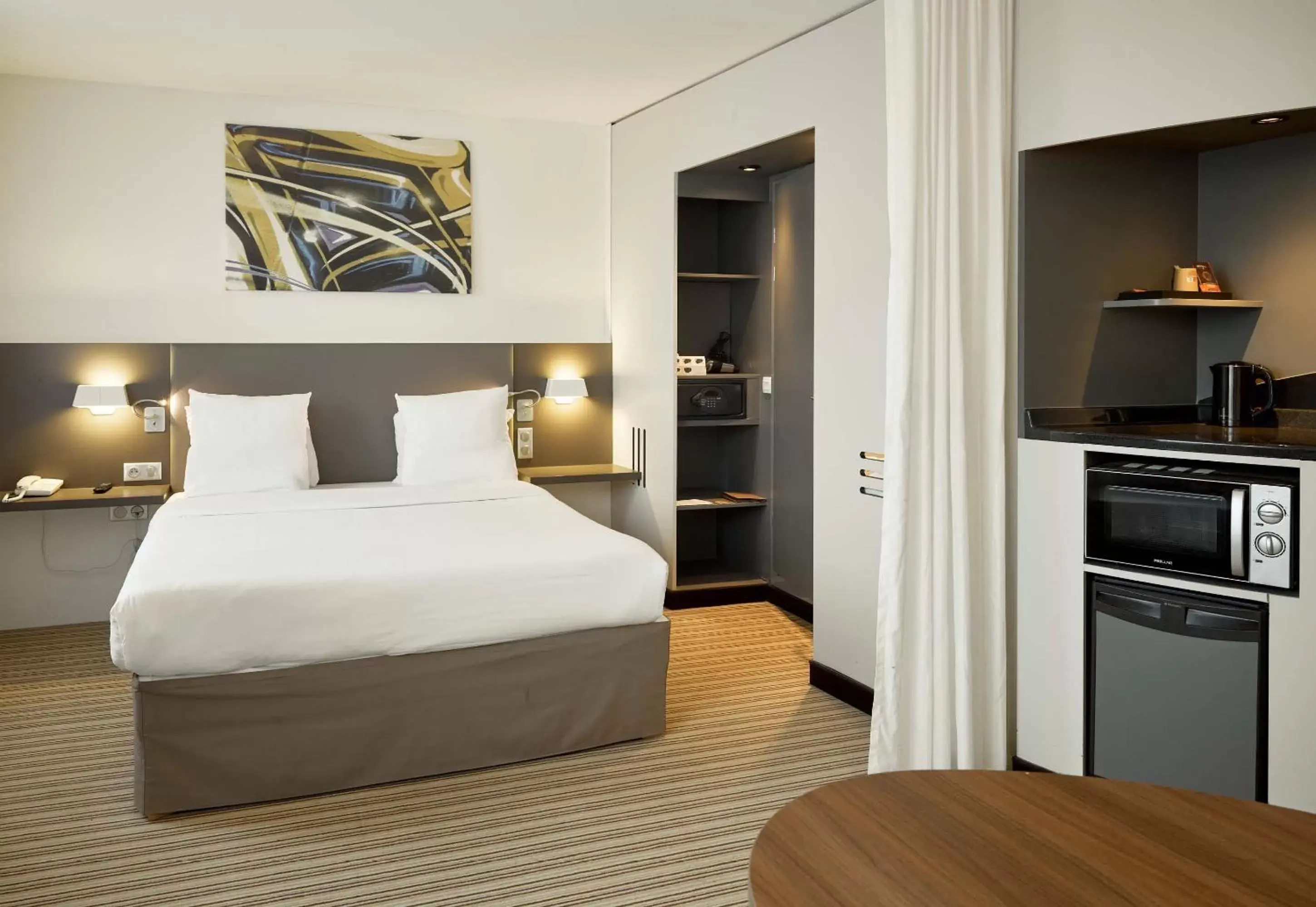Photo of the whole room, Bed in Novotel Suites Paris Rueil Malmaison
