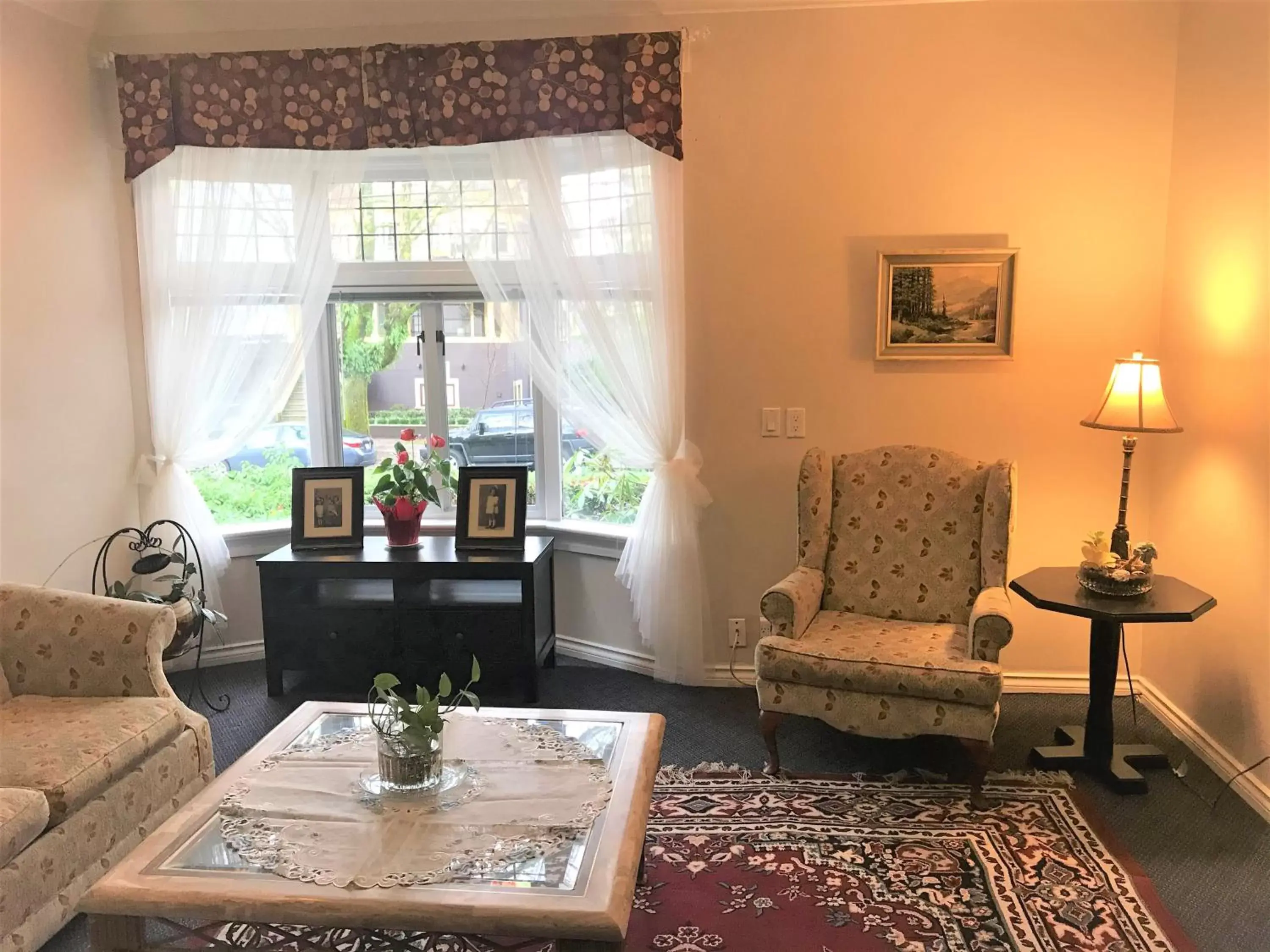 Living room, Seating Area in Cambie Lodge