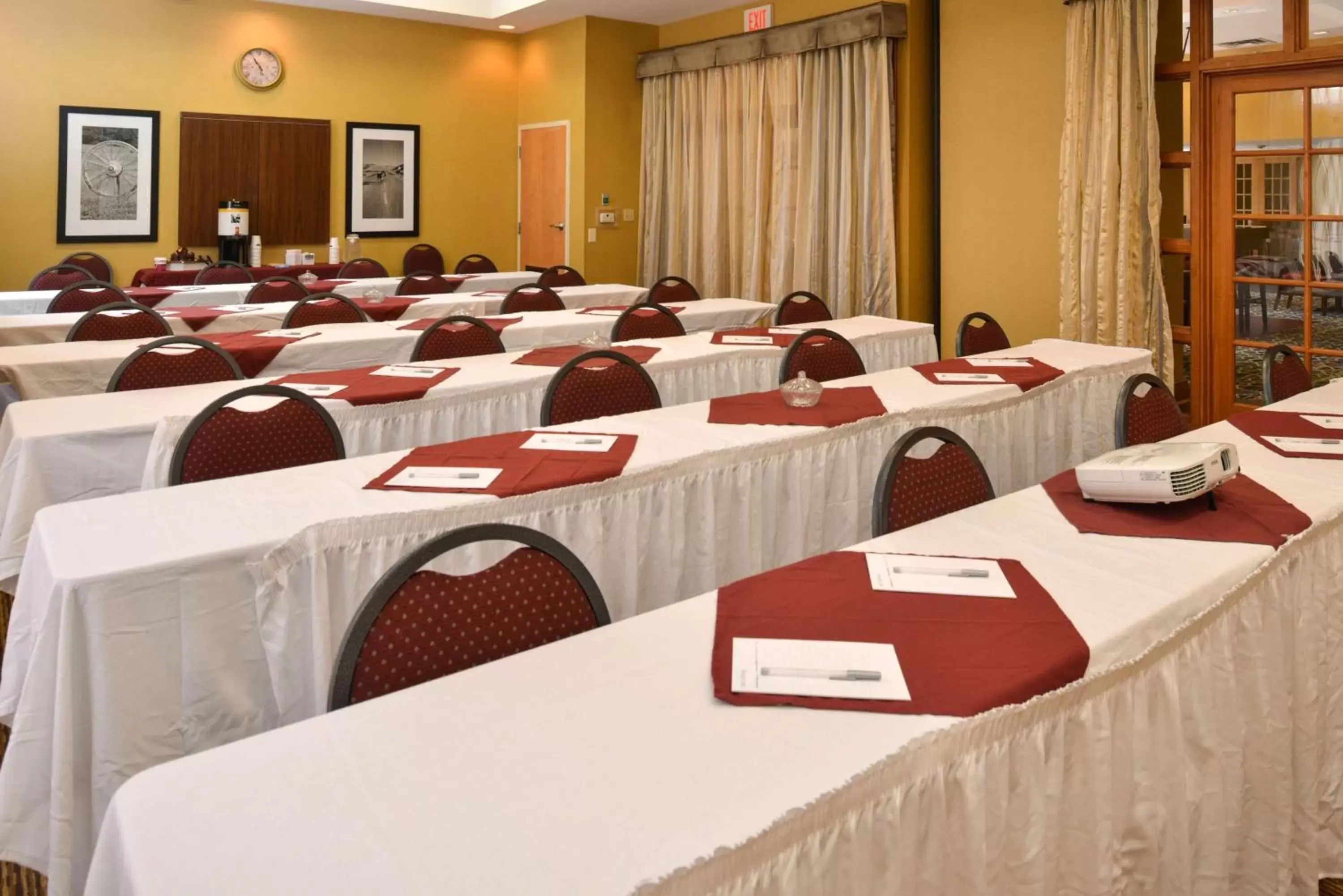 Meeting/conference room in Hampton Inn & Suites Pueblo-Southgate