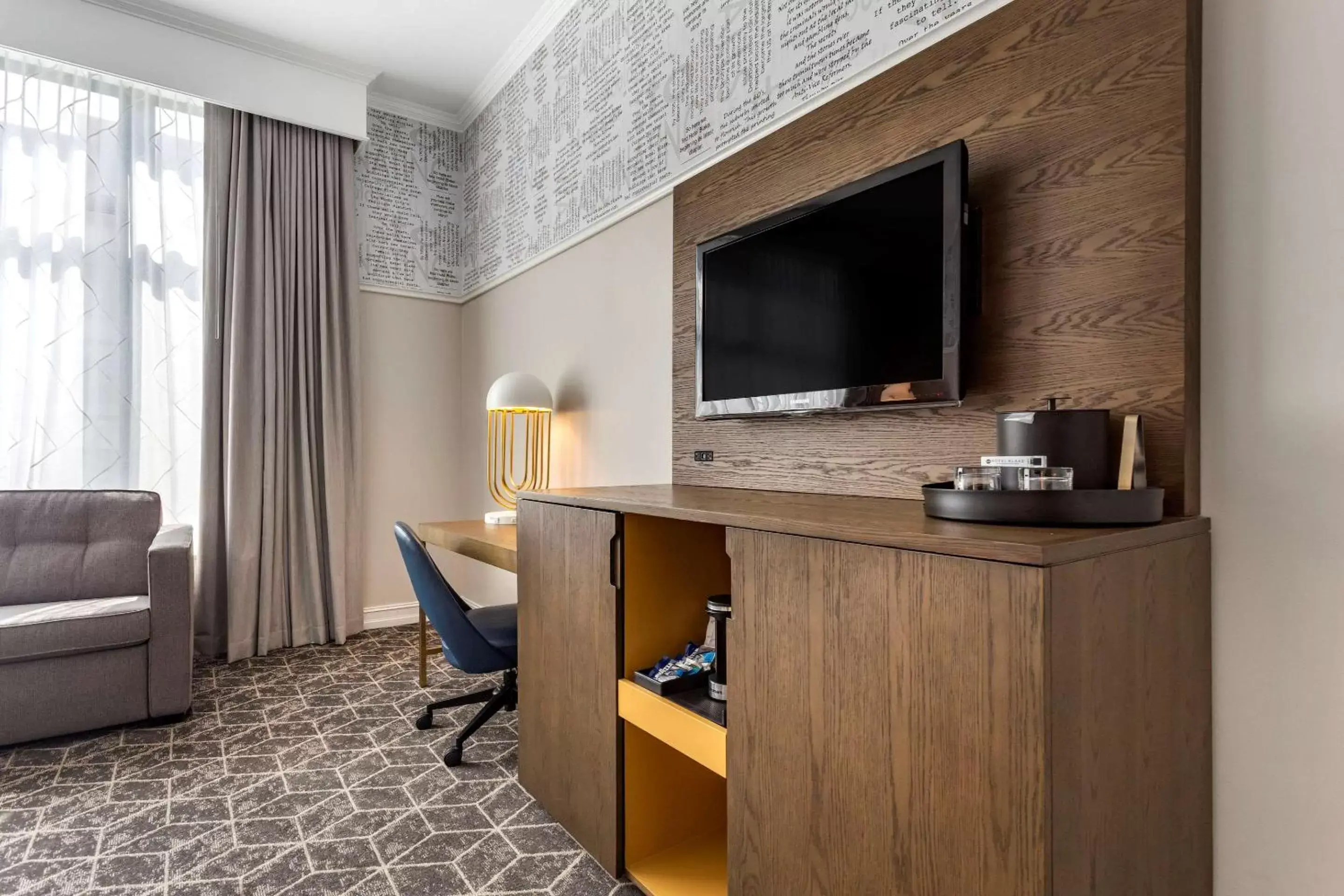 Photo of the whole room, TV/Entertainment Center in Hotel Blake, an Ascend Hotel Collection Member