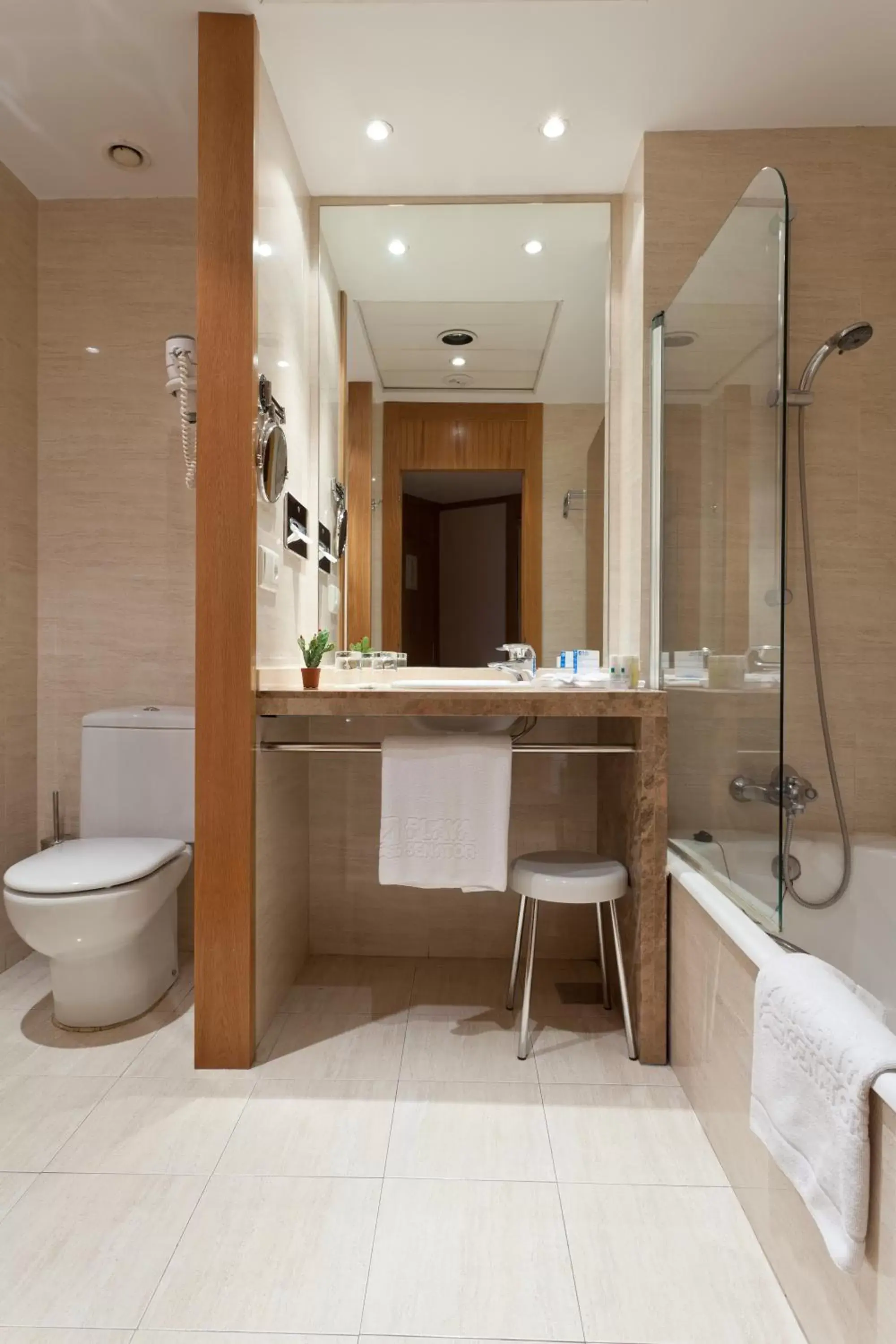 Toilet, Bathroom in Senator Parque Central Hotel