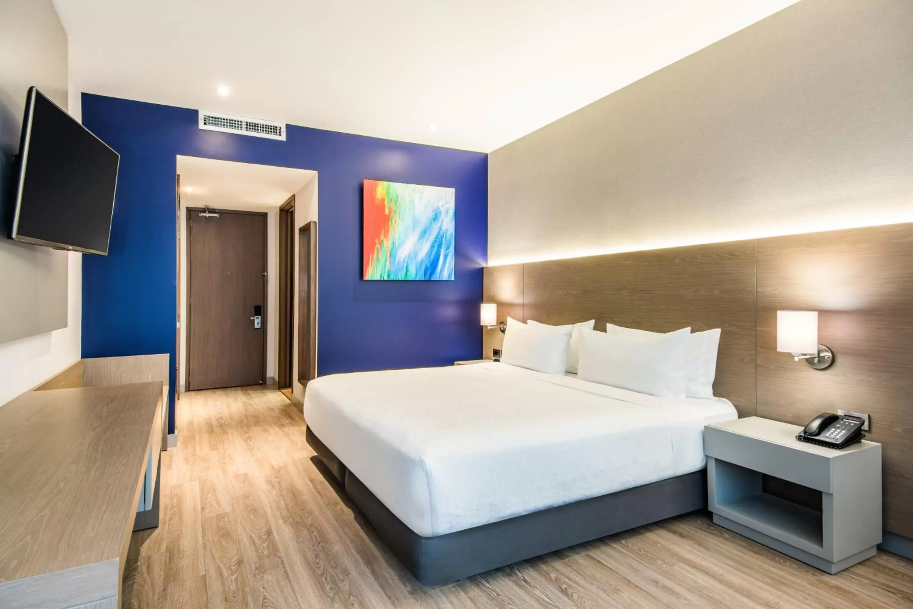 Bedroom, Bed in Holiday Inn Express Bogotá - Parque La 93, an IHG Hotel