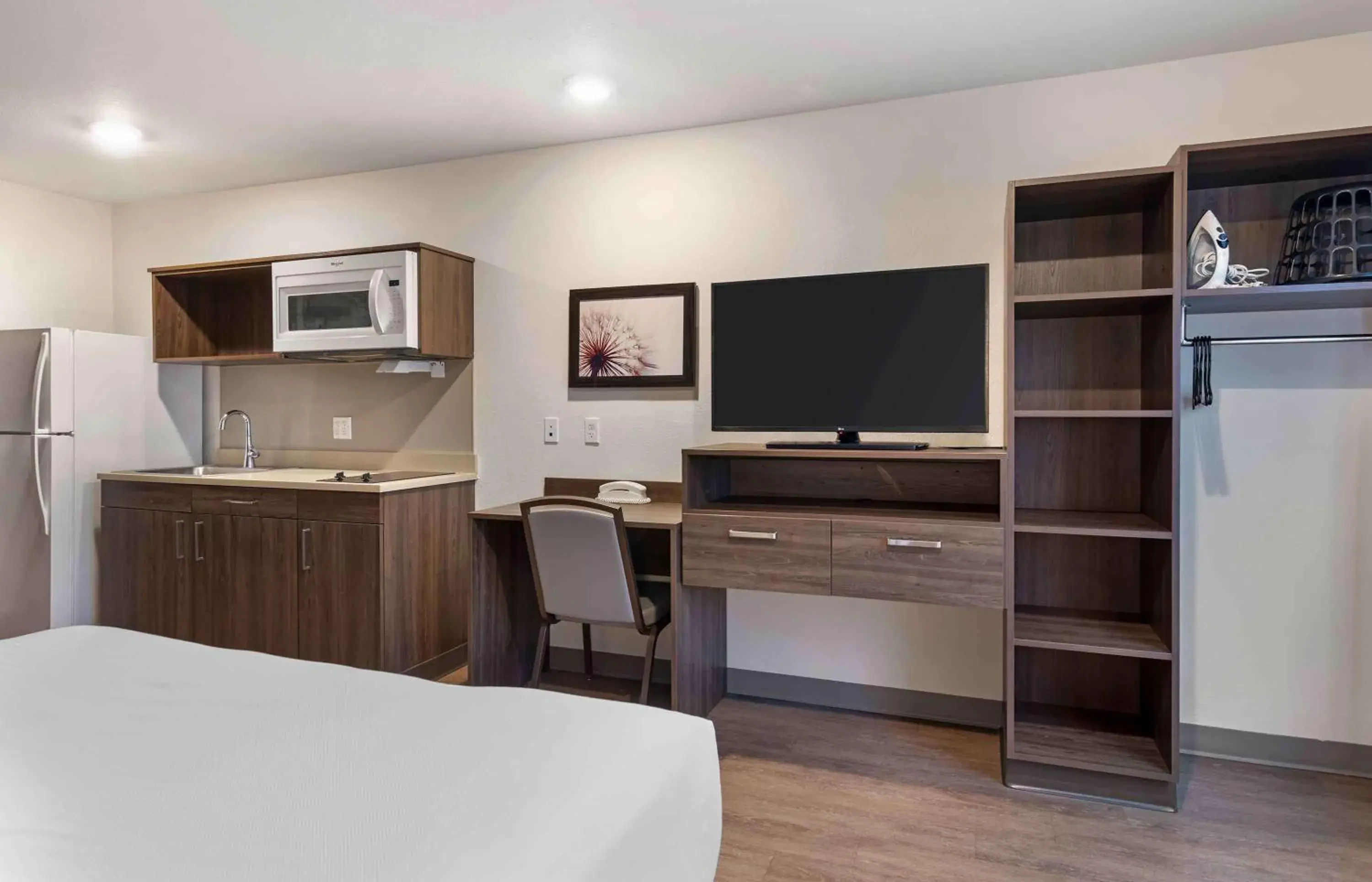 Bedroom, Kitchen/Kitchenette in Extended Stay America Suites - Redlands