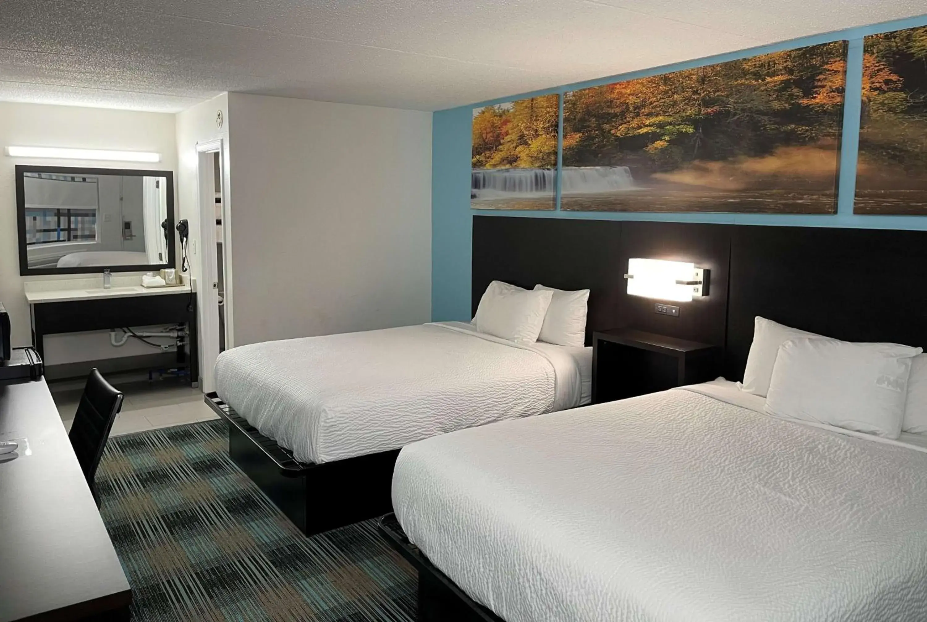 Photo of the whole room, Bed in Days Inn by Wyndham Calhoun GA I-75 and US-41 Photo of the whole room, Bed in Days Inn by Wyndham Calhoun GA I-75 and US-41