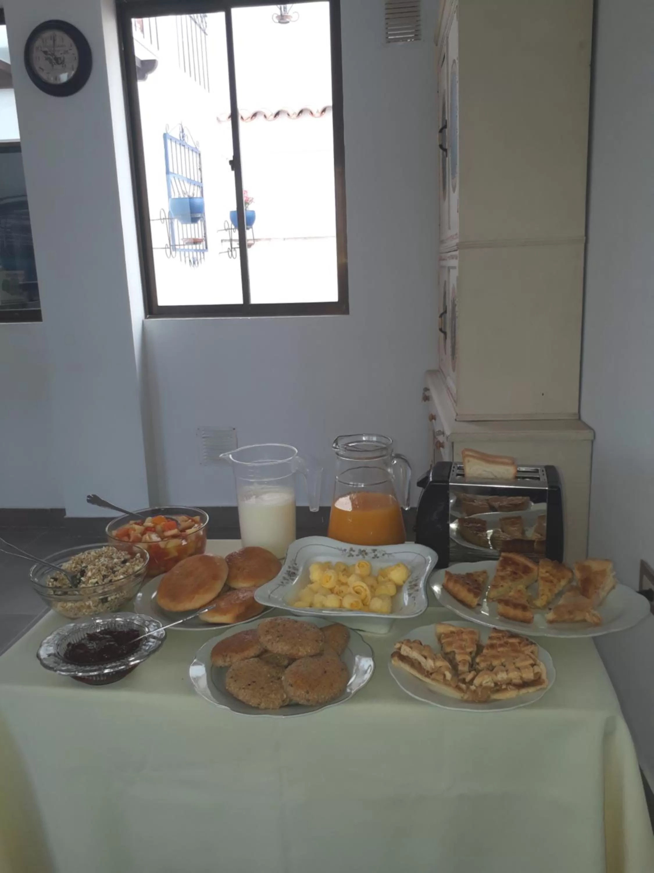 Breakfast in El Jardin De Su Merced B&B