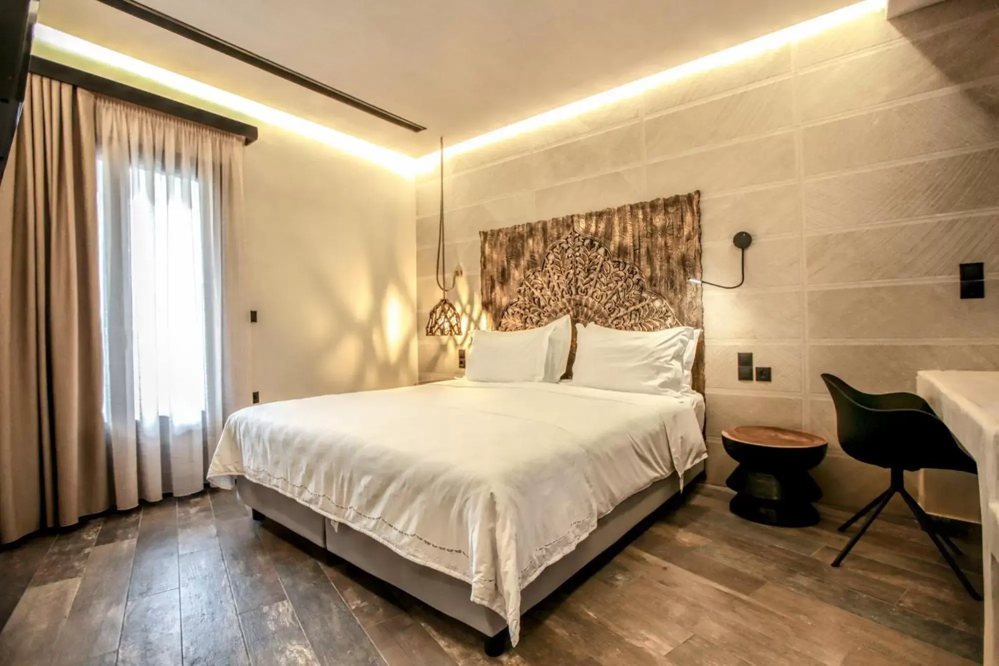 Bed in Meteora Heaven and Earth Kastraki premium suites