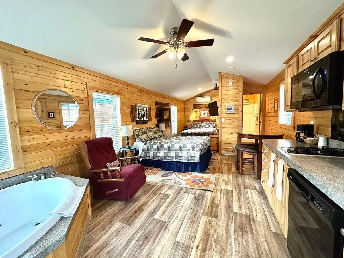 Jacuzzi Cabin Queen & Double in Packwood Lodge & Cabins Jacuzzi Cabin Queen & Double in Packwood Lodge & Cabins