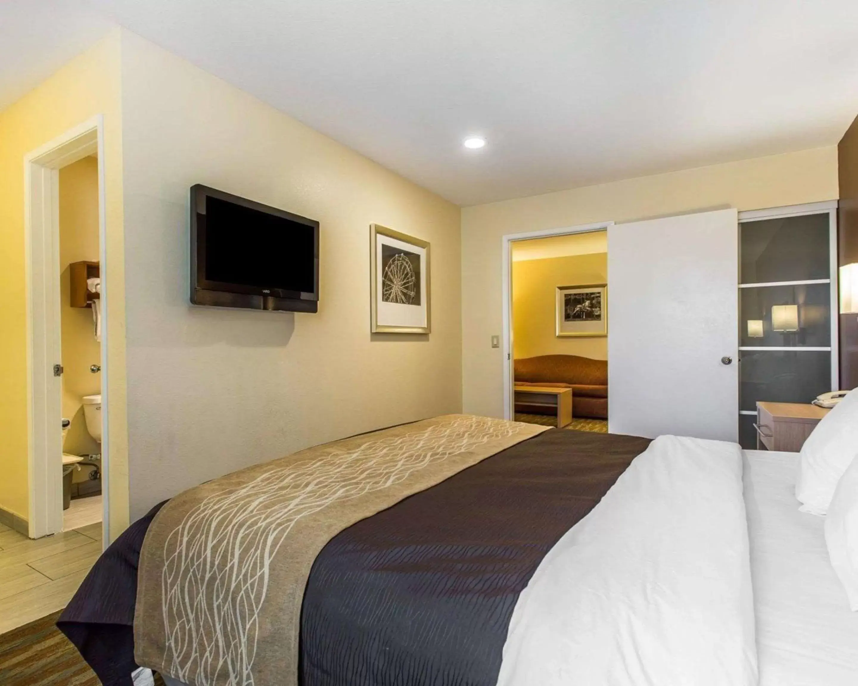 Bedroom, Bed in Comfort Inn Boardwalk