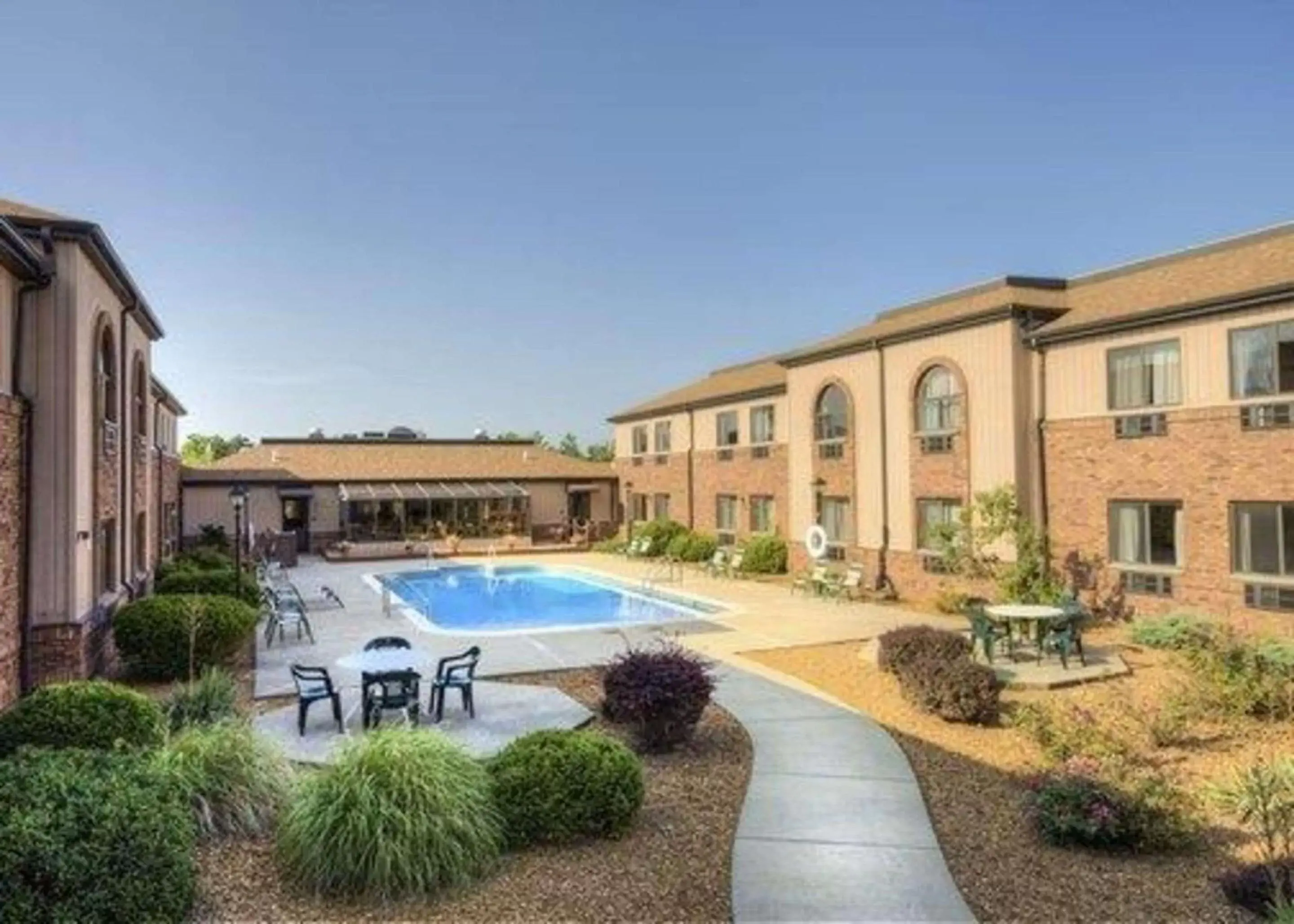 Swimming Pool in Quality Inn & Suites Marion