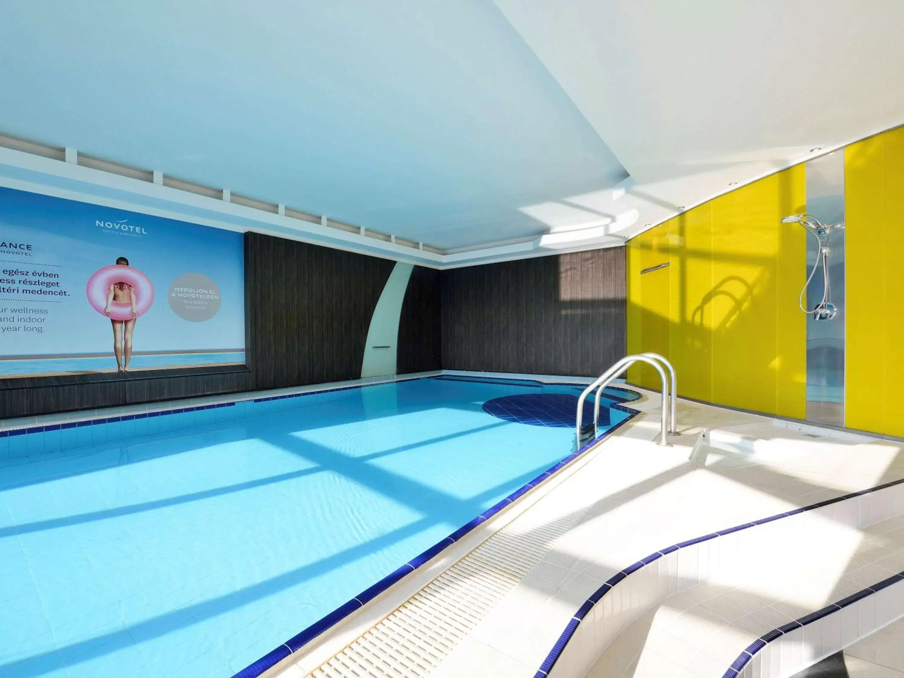 Property building, Swimming Pool in Novotel Budapest City