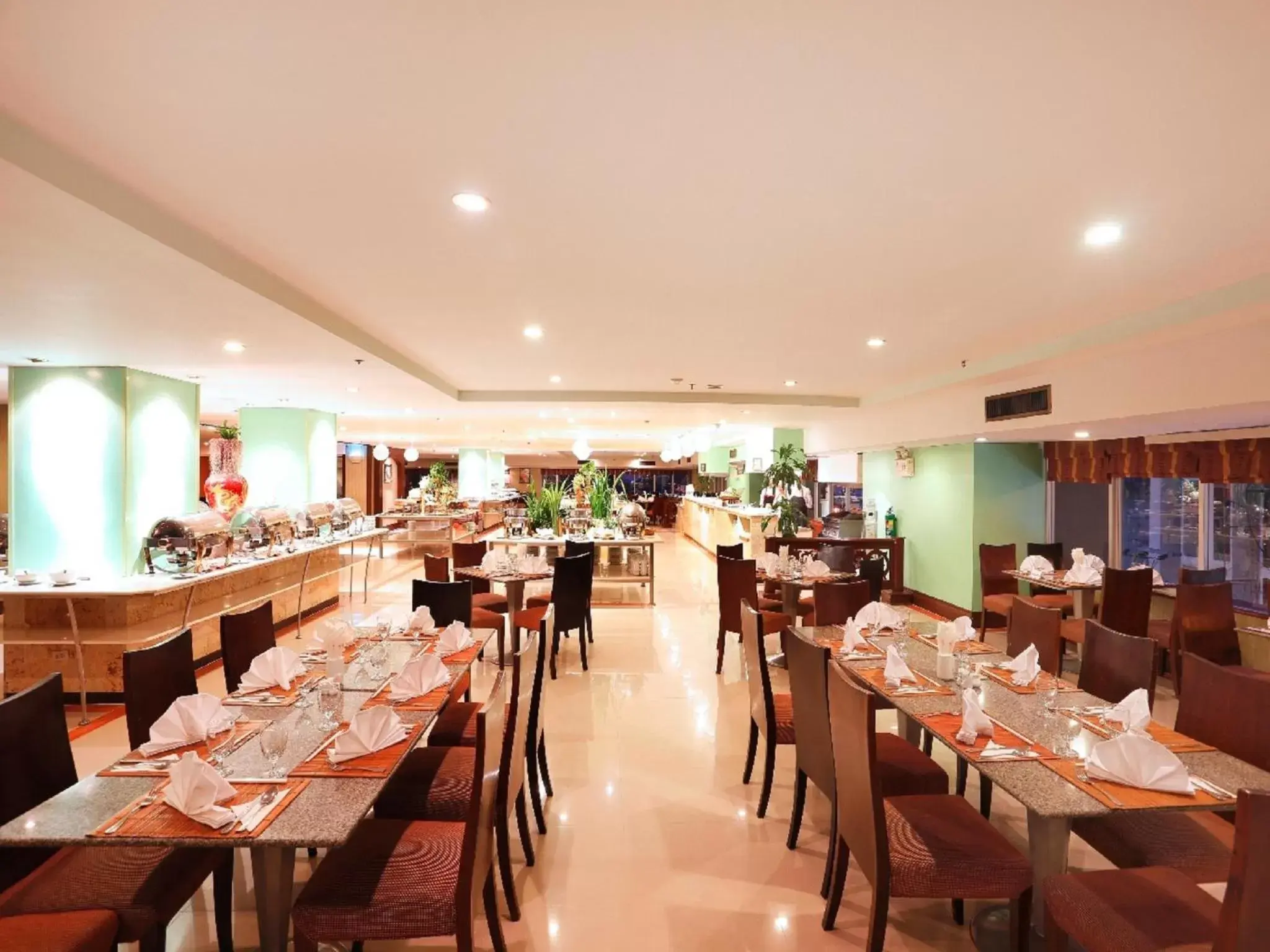 Dinner, Restaurant/Places to Eat in Duangtawan Hotel Chiang Mai -SHA Extra Plus