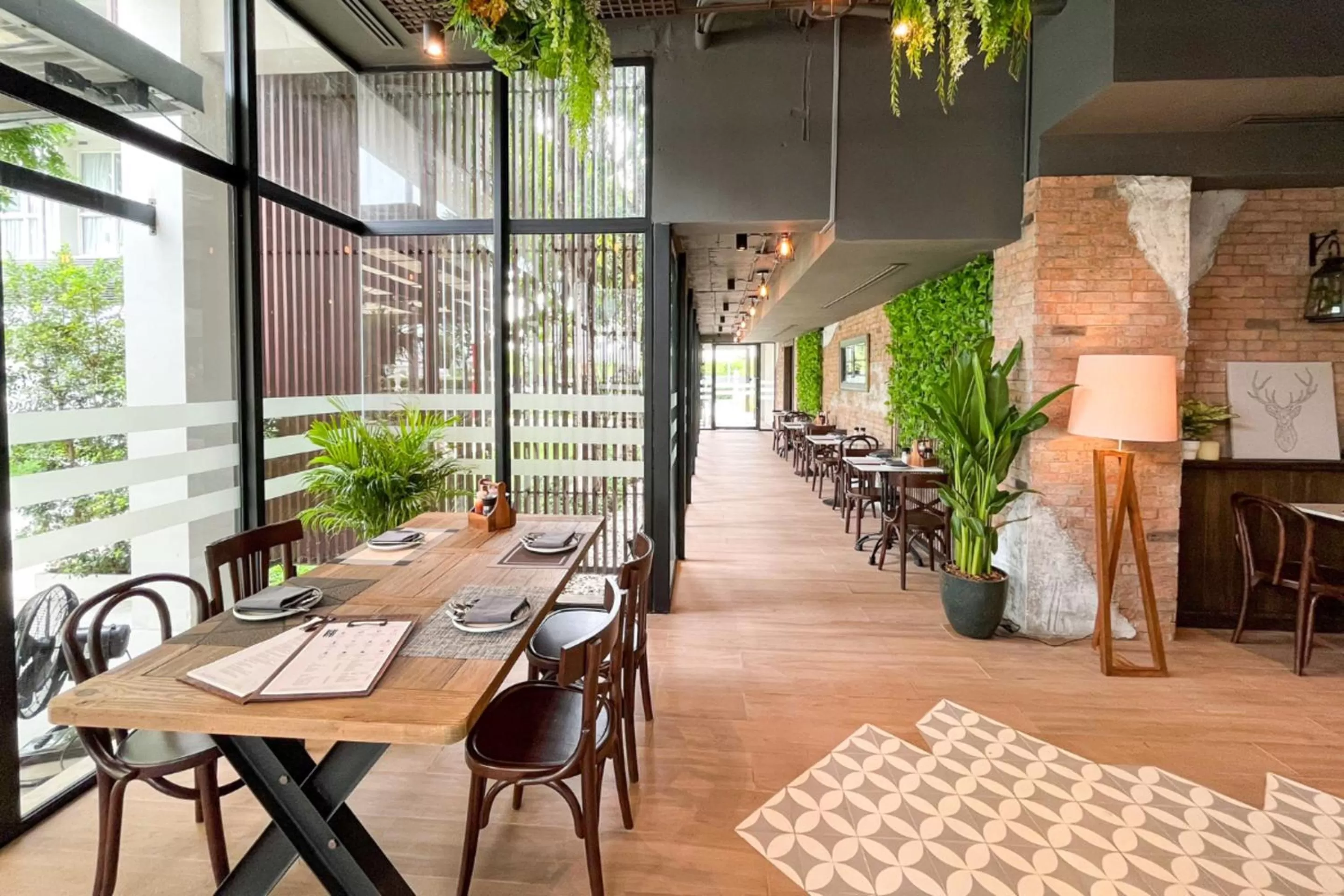 Restaurant/places to eat in The Idle Hotel and Residence