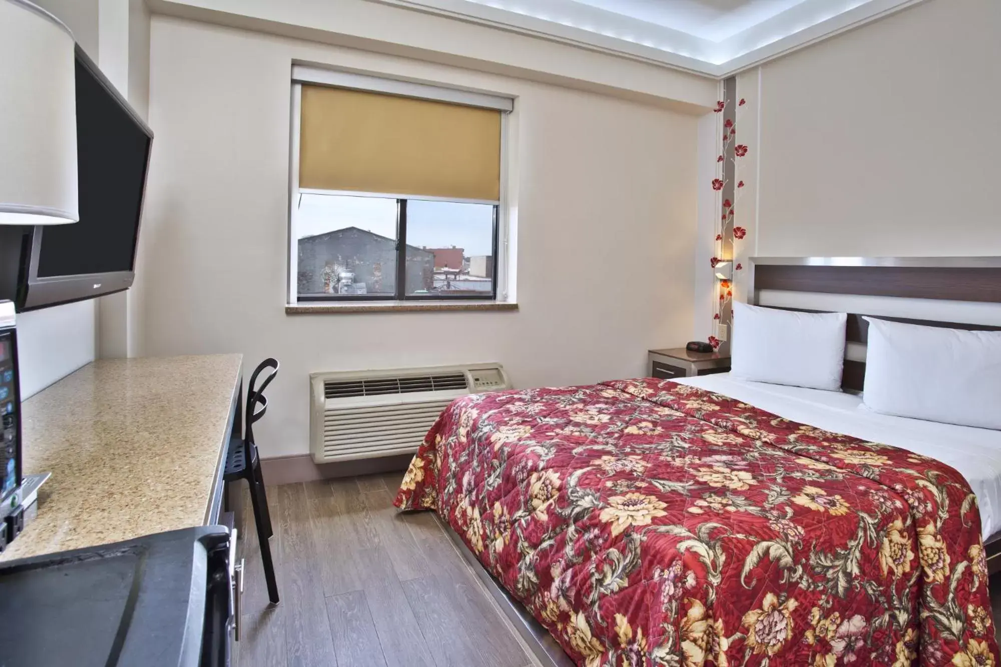 Bedroom, Bed in Commack Inn Bedroom, Bed in Commack Inn