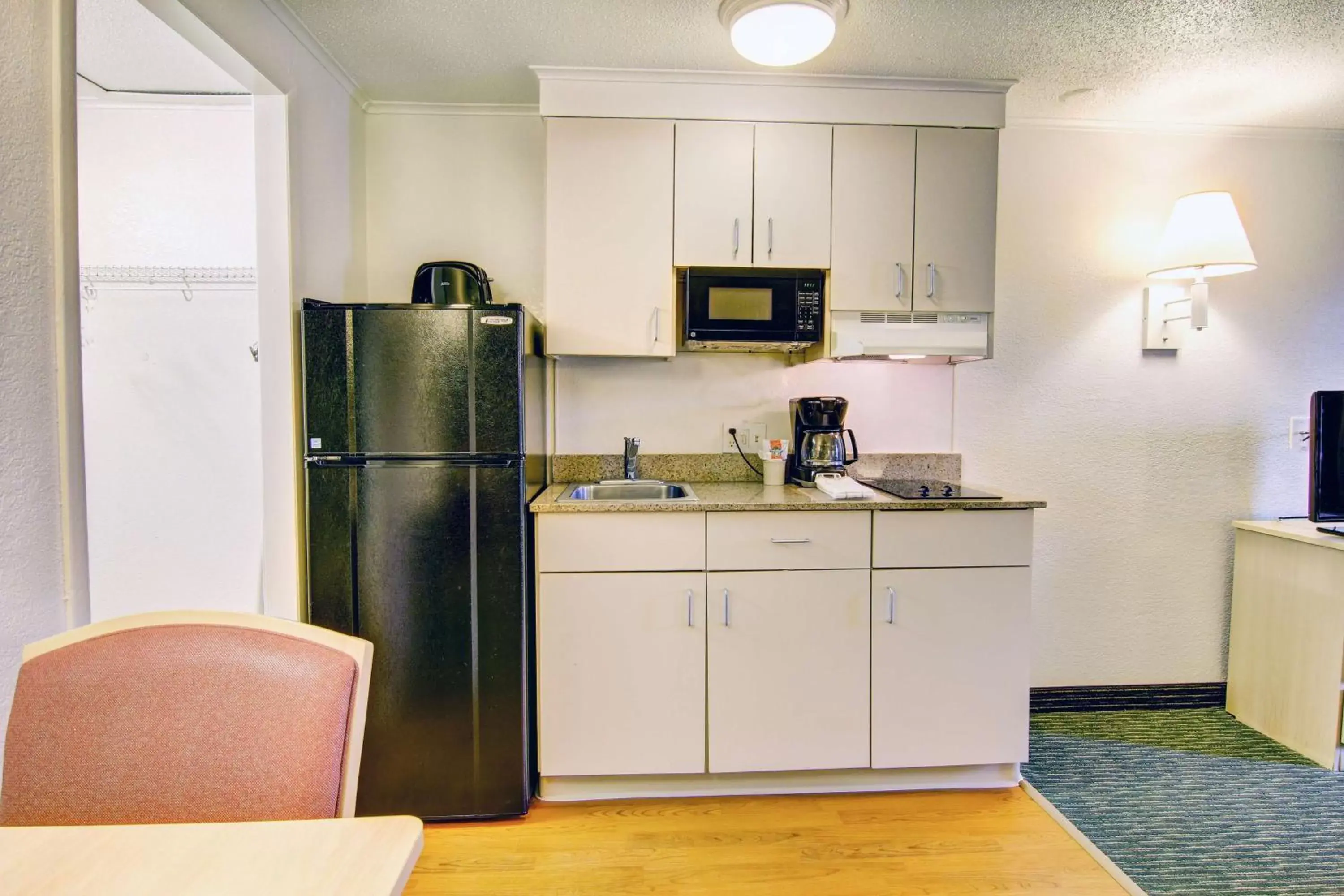 Coffee/tea facilities, Kitchen/Kitchenette in Suburban Studios Mentor - Cleveland Northeast