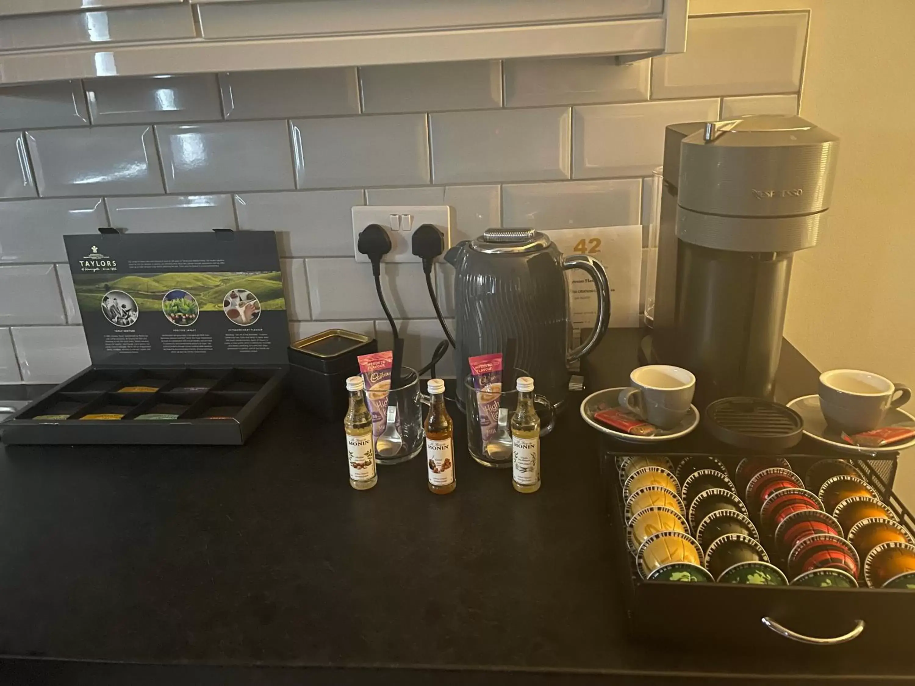 Coffee/tea facilities in 42 Apart-Hotel