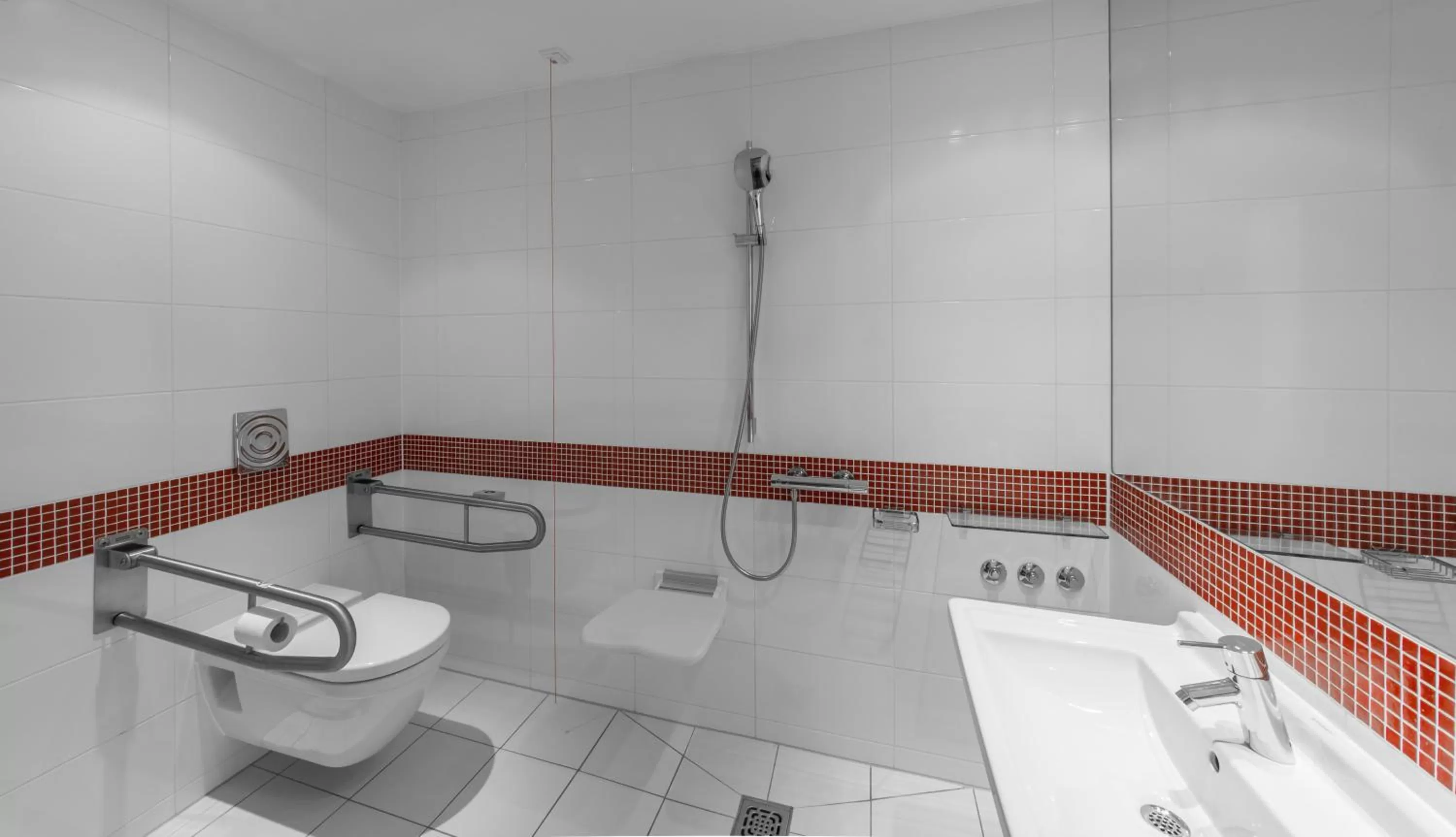 Photo of the whole room in Holiday Inn Munich - Leuchtenbergring by IHG