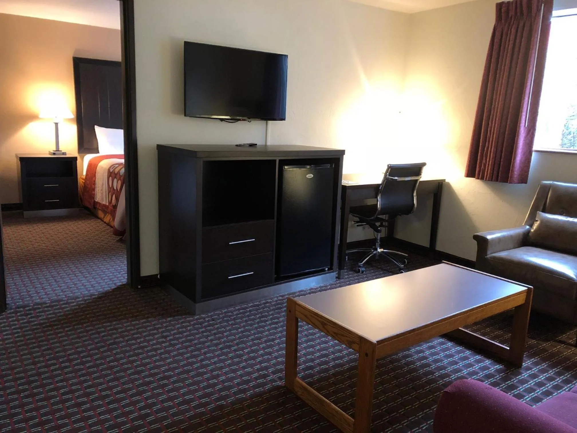 One-Bedroom Queen Suite - Non-Smoking in Super 8 by Wyndham Lacey Olympia Area