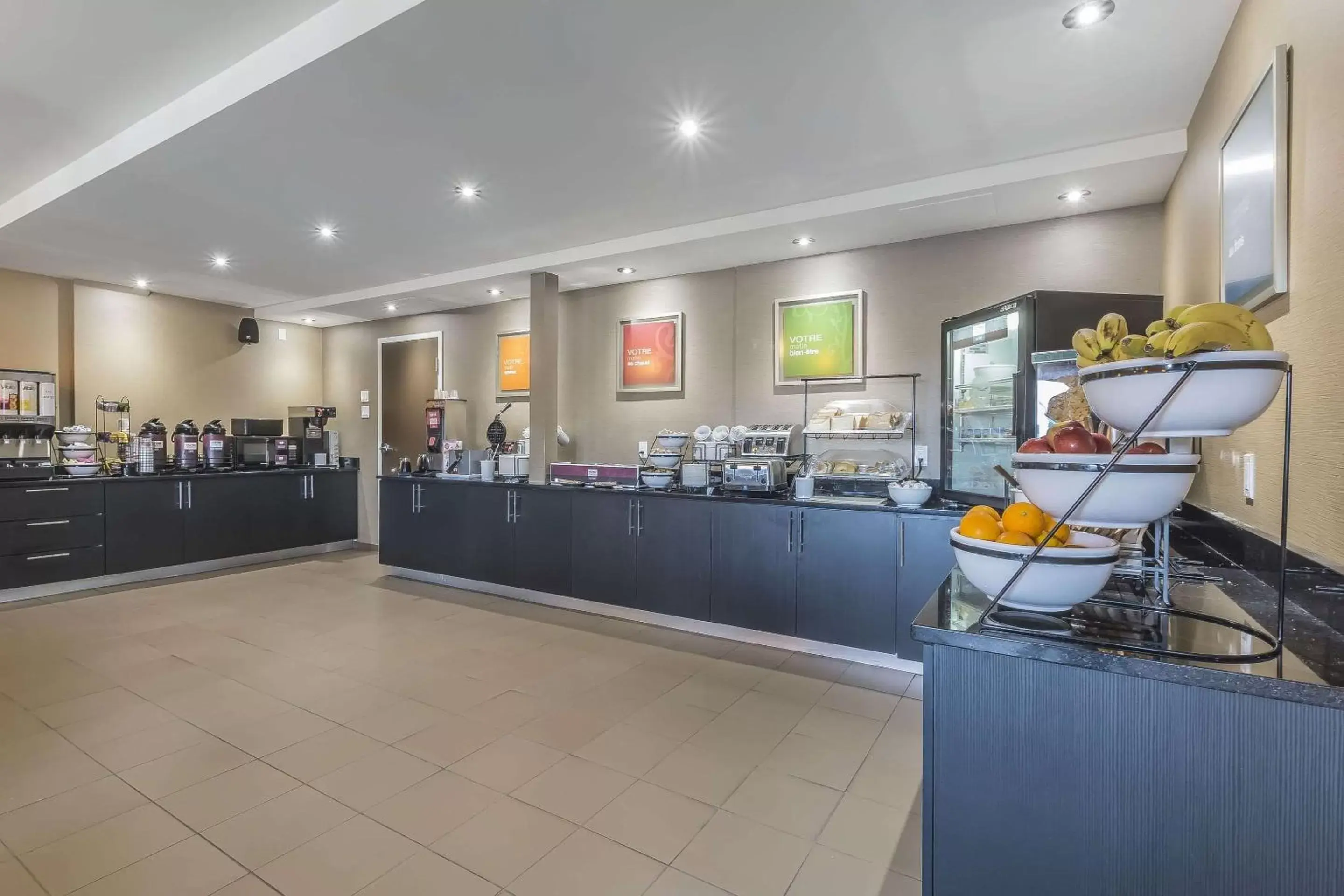 Restaurant/Places to Eat in Comfort Inn St-Georges