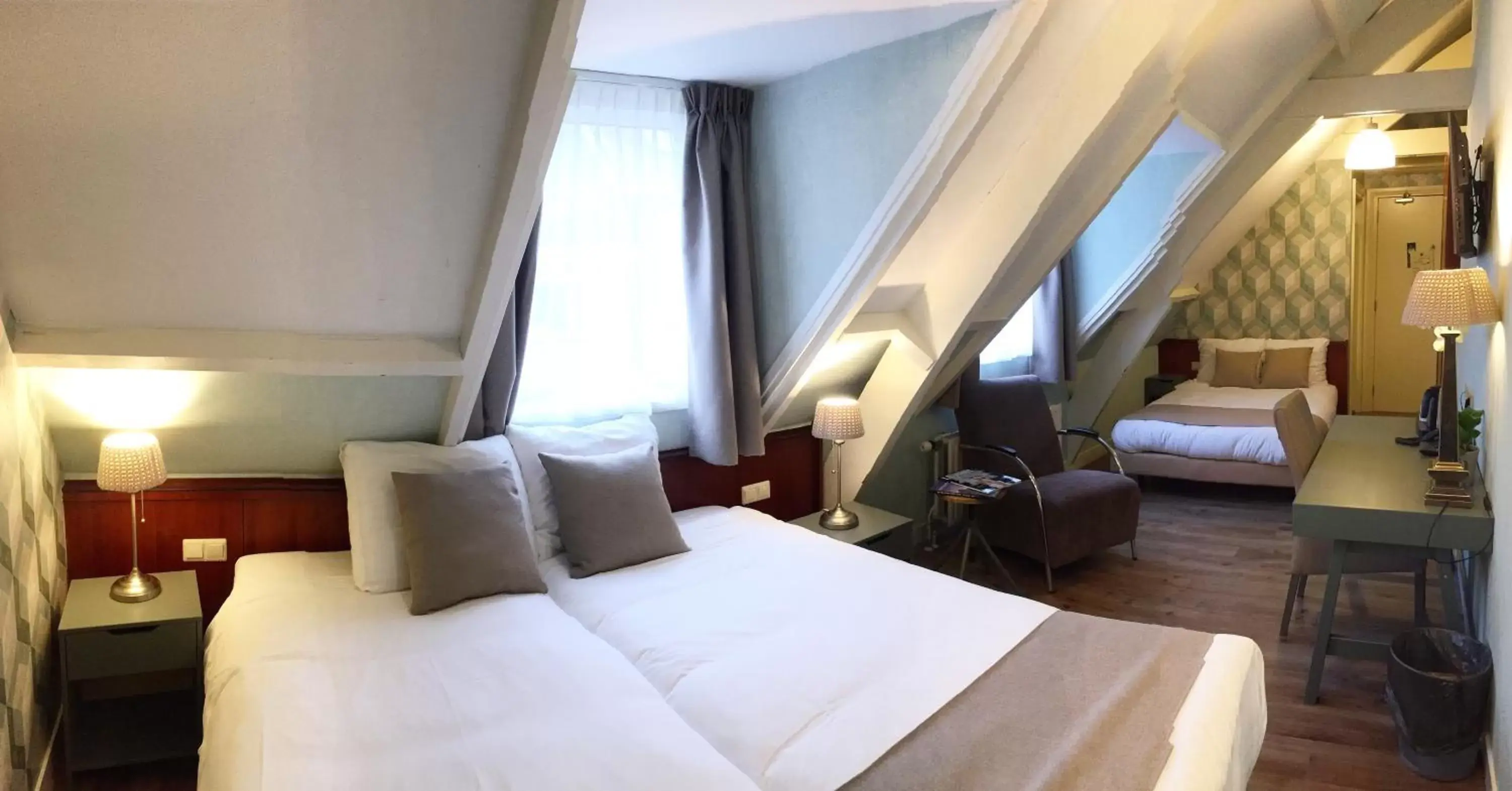 Bed in Hotel Johannes Vermeer Delft