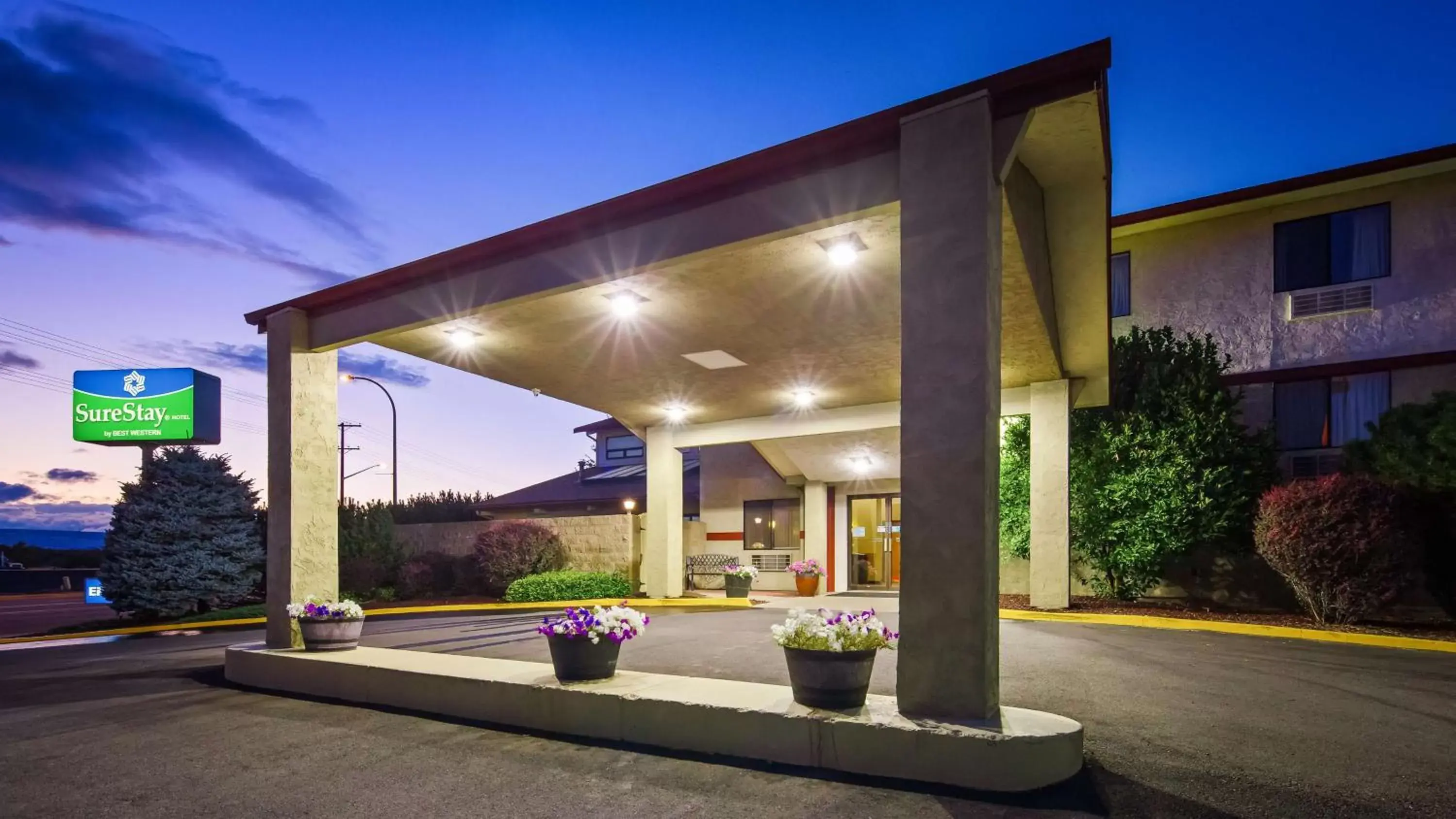 Property Building in SureStay Hotel by Best Western Ellensburg