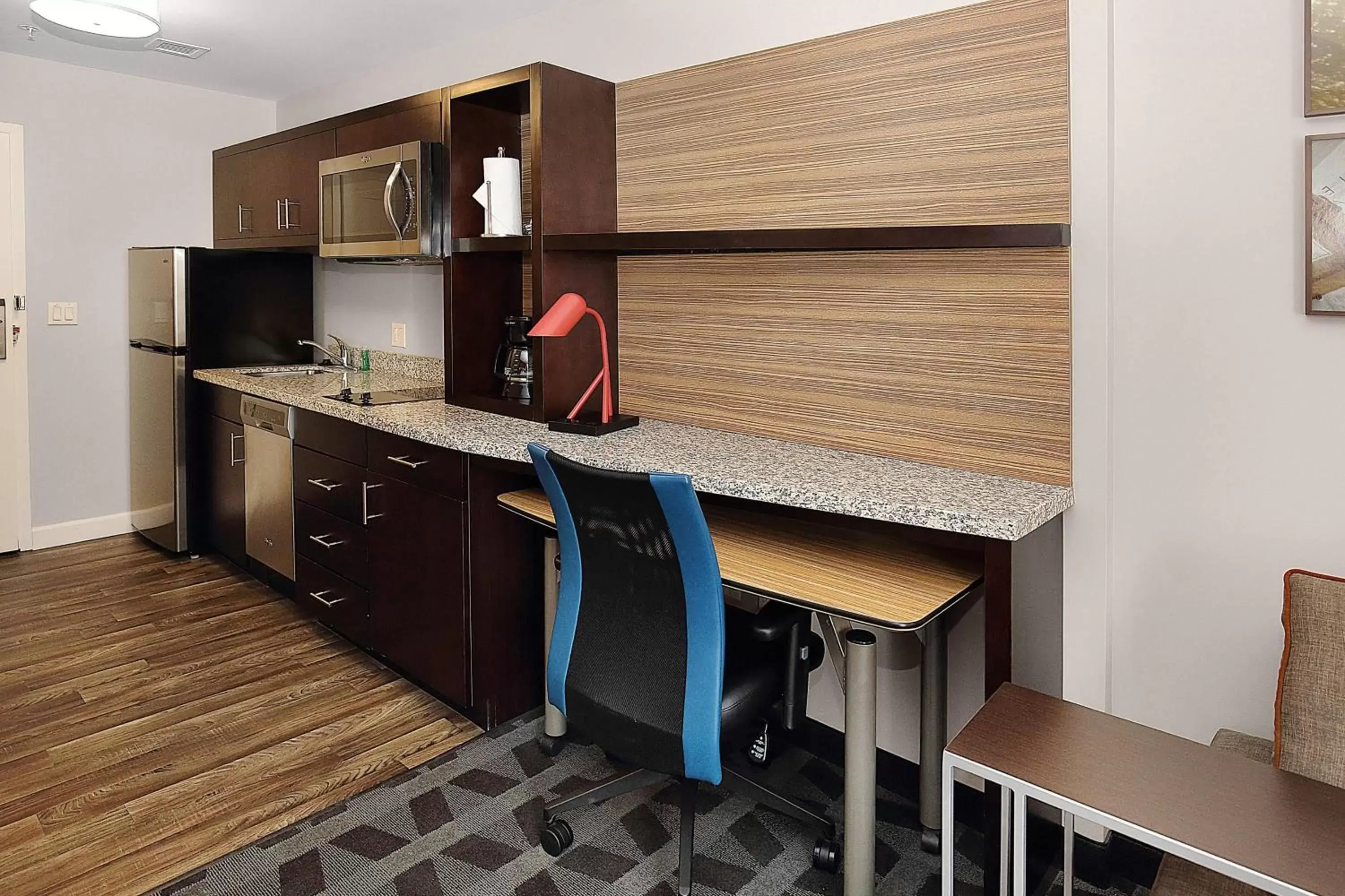 Kitchen or kitchenette, Kitchen/Kitchenette in TownePlace Suites by Marriott Grove City Mercer/Outlets
