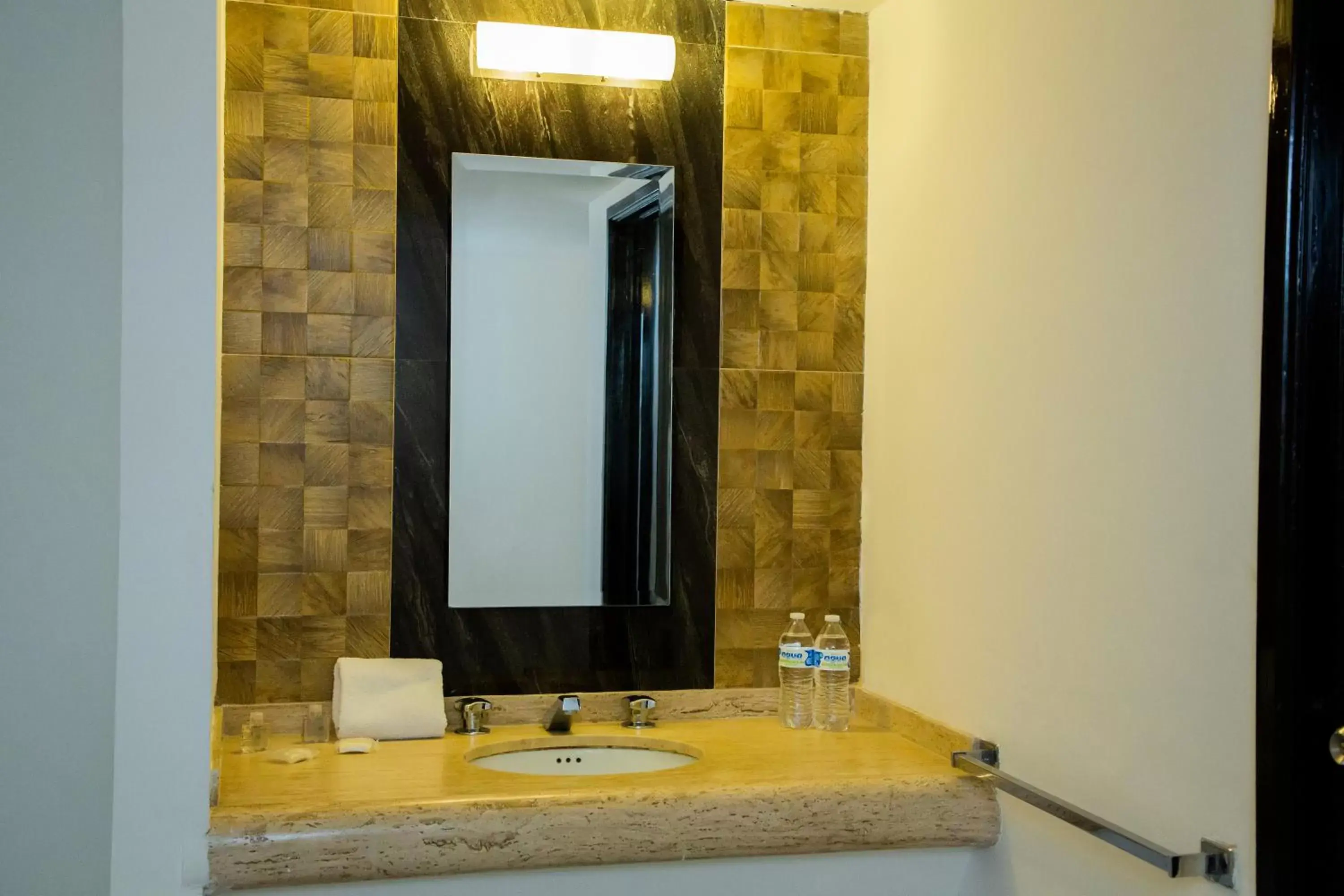 Bathroom in Hotel María Dolores San Luis Potosí