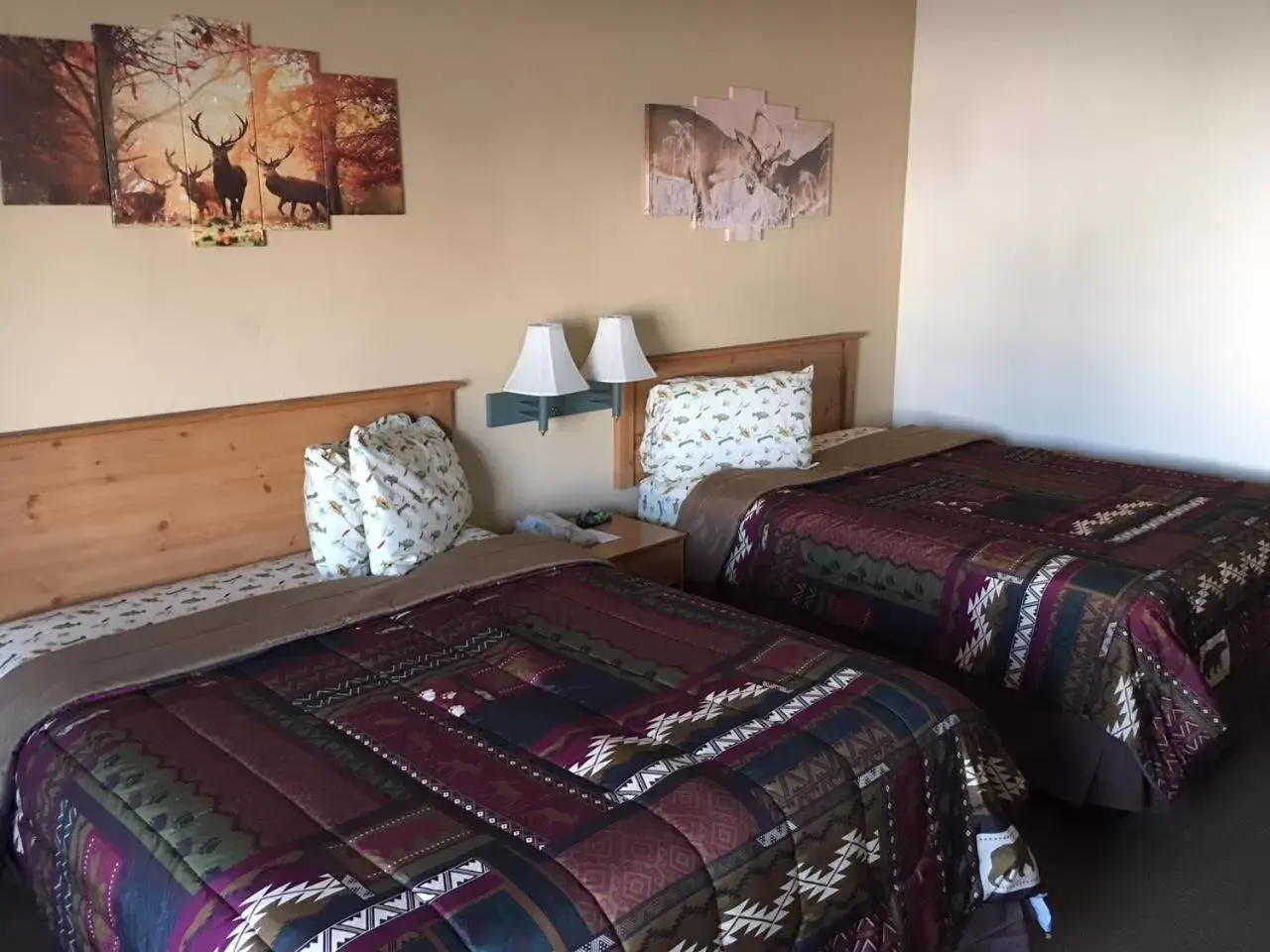 Bed in Booneslick Lodge - Neosho