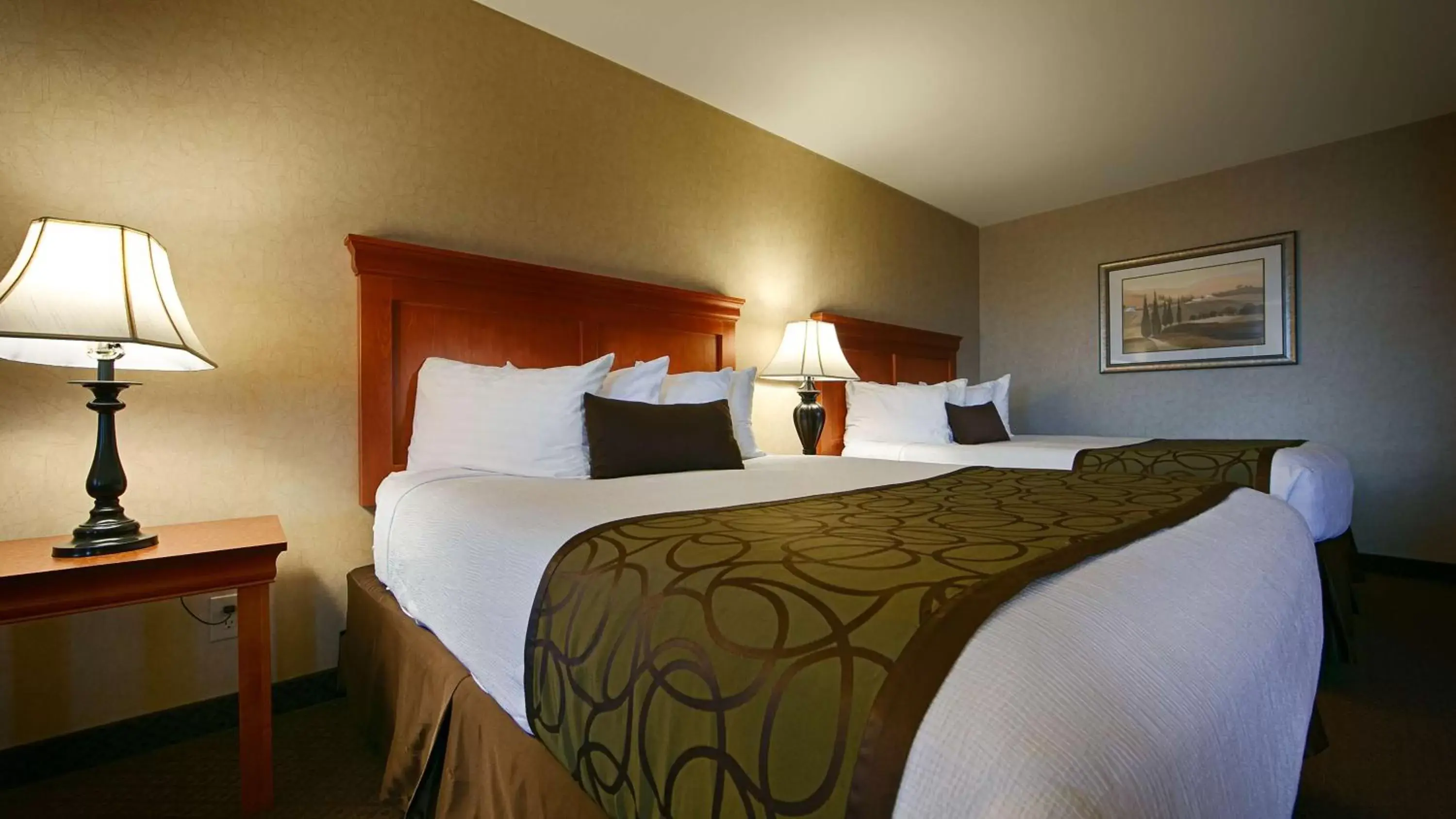 Photo of the whole room, Bed in Best Western Plus Kennewick Inn