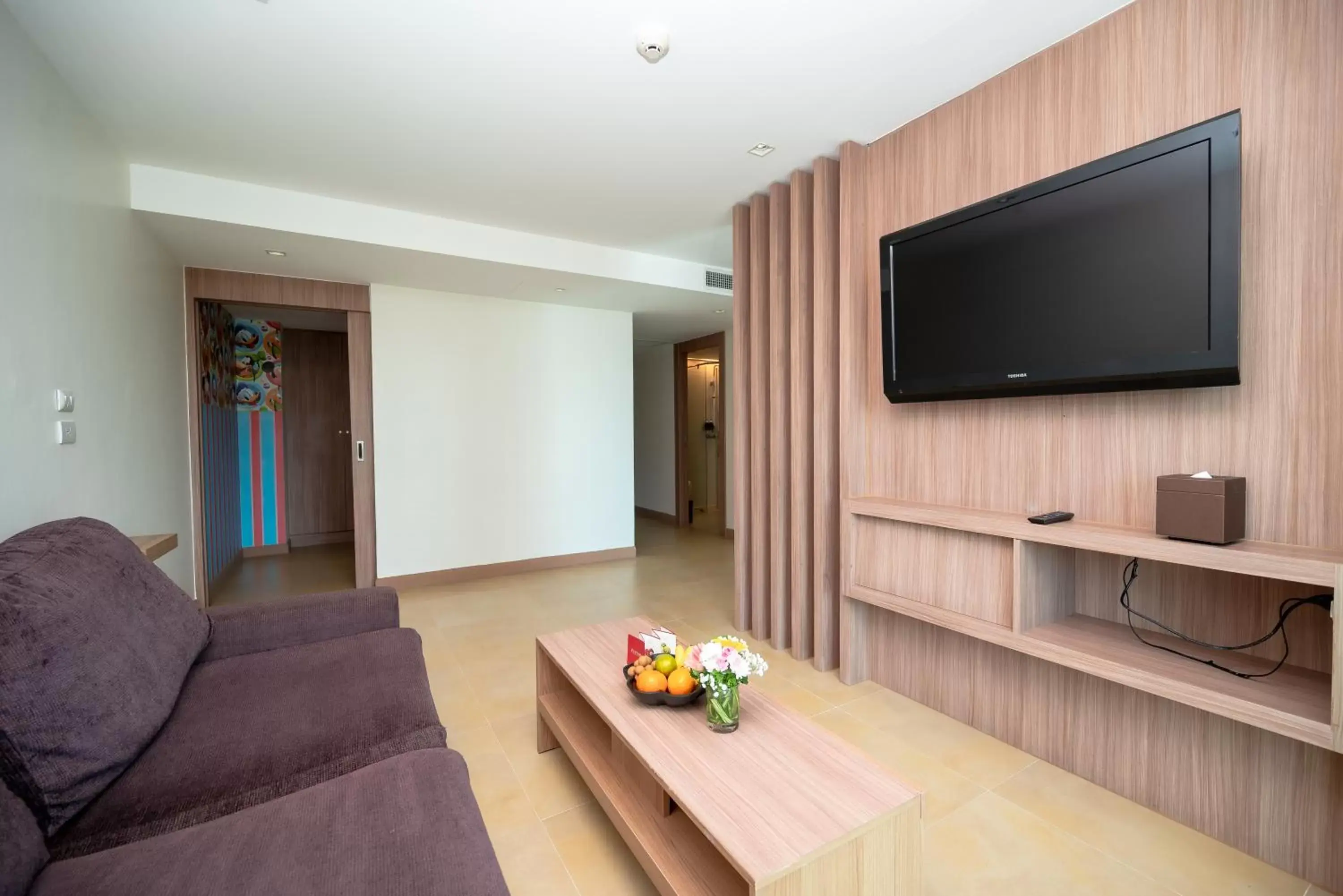 Living room, TV/Entertainment Center in Centara Pattaya Hotel