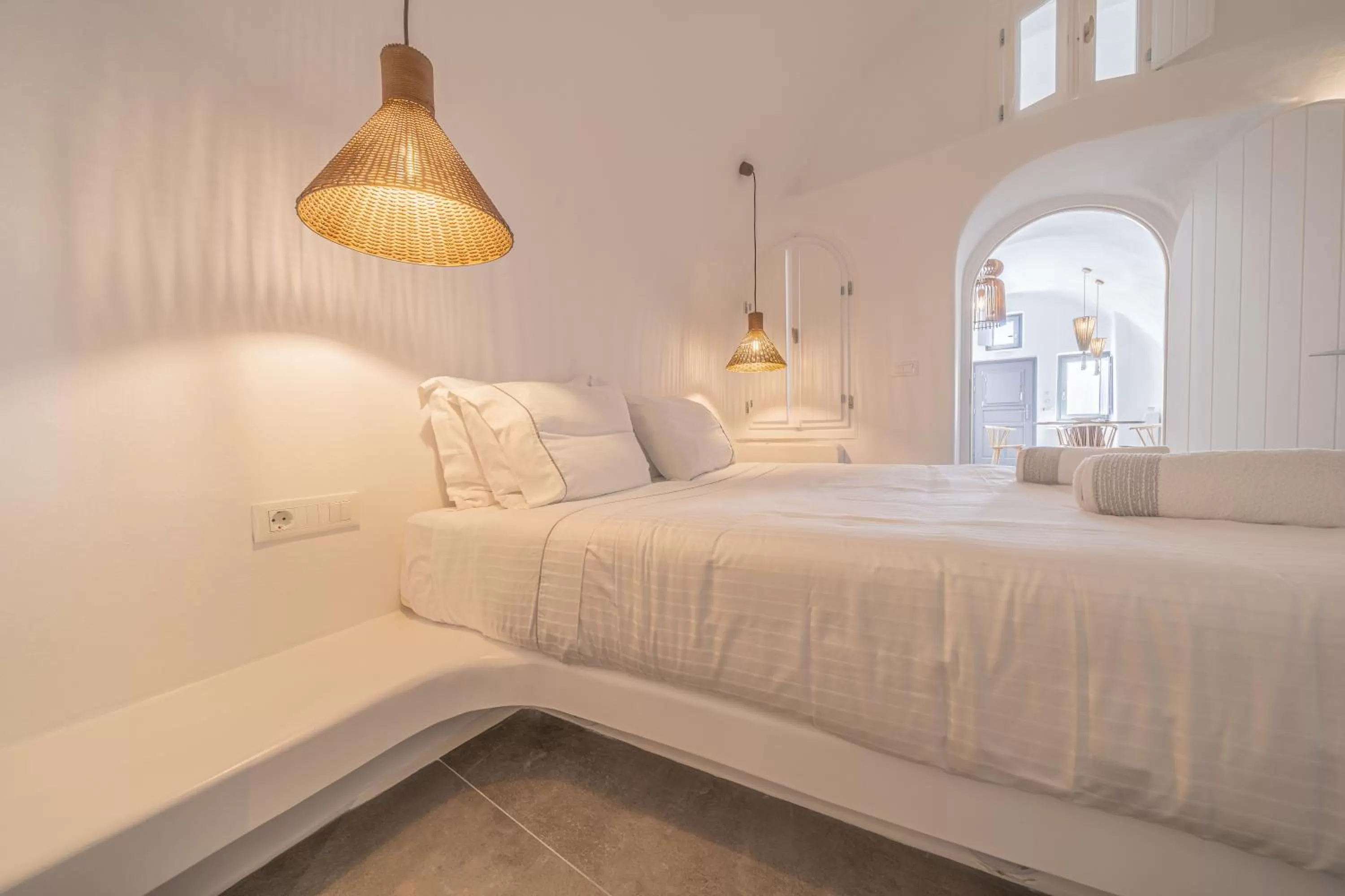 Bed in Eternity Suites Santorini