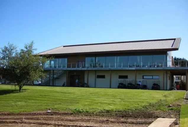 Day, Property Building in Glenhill B&B