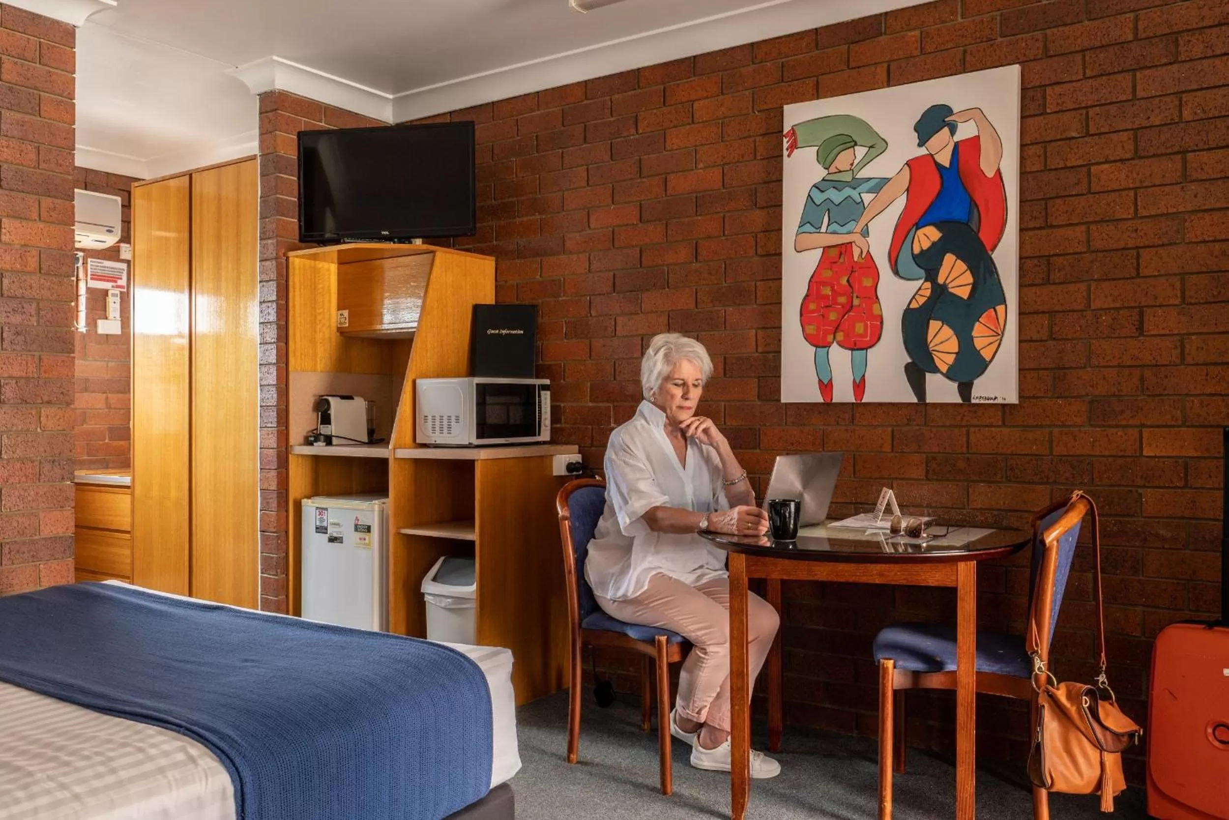 People, Bed in Country Pathfinder Motor Inn