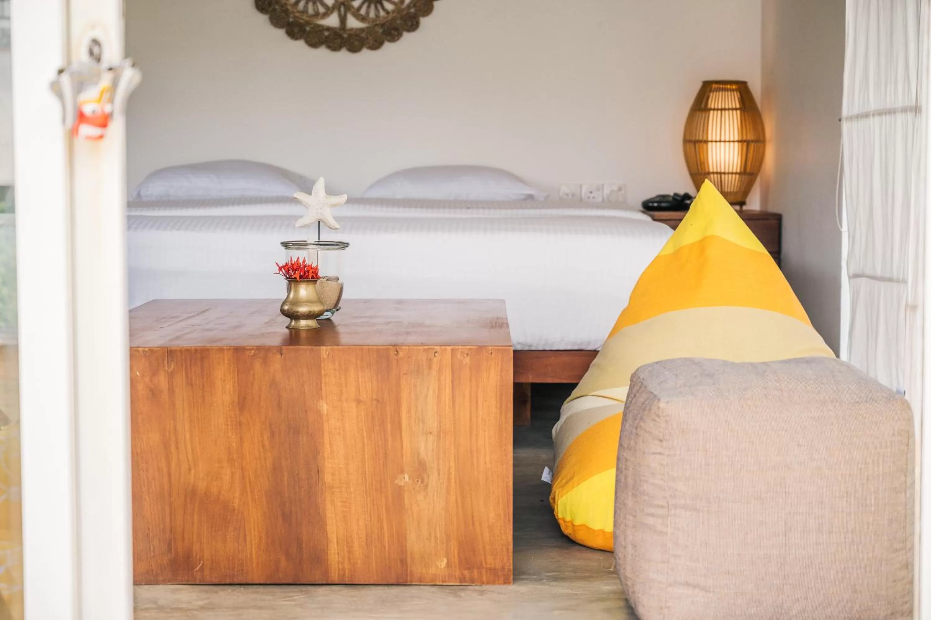 Sānti Beach House with pool & beach