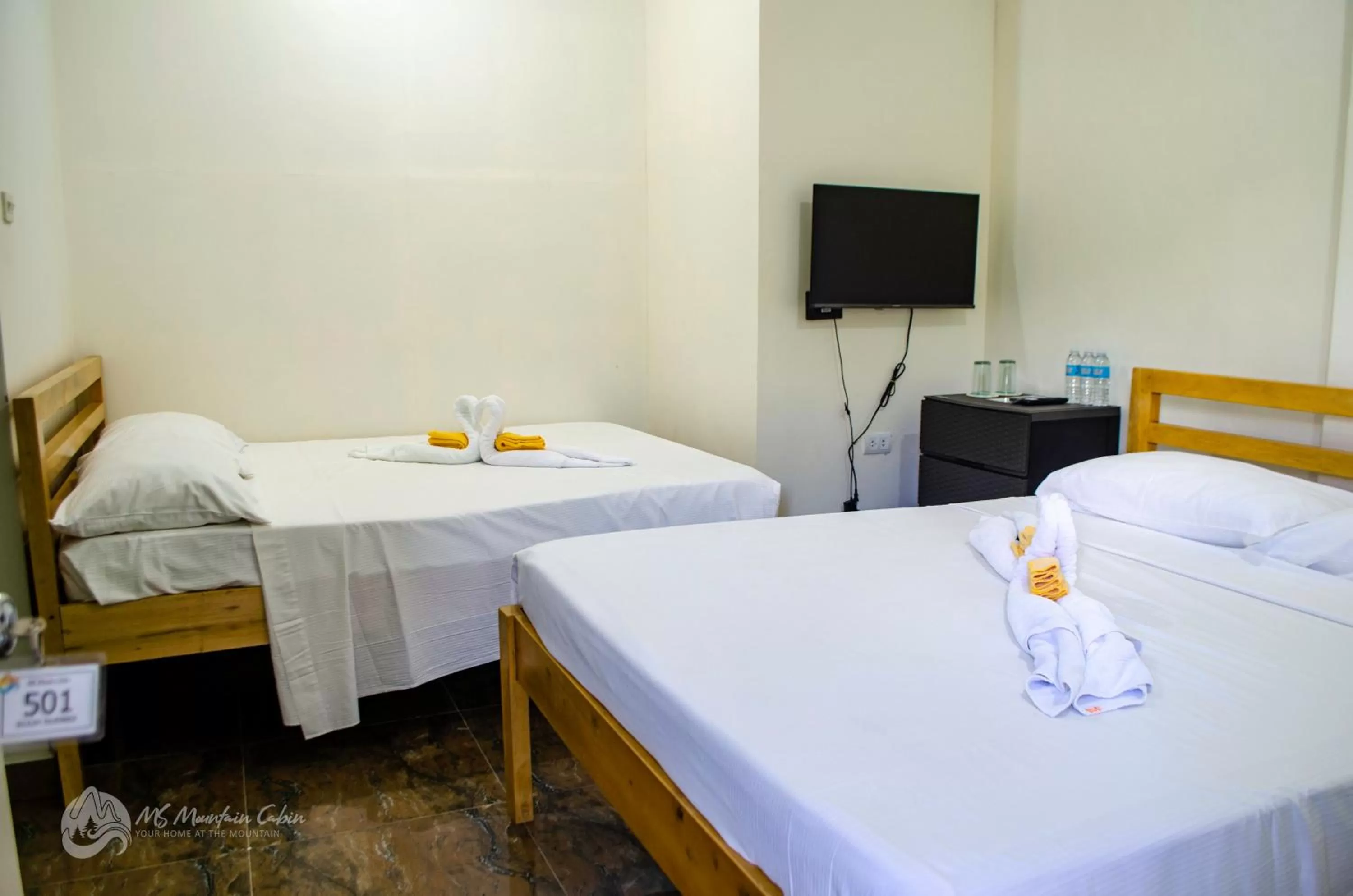 Family Room with Garden View in MS Mountain Cabin