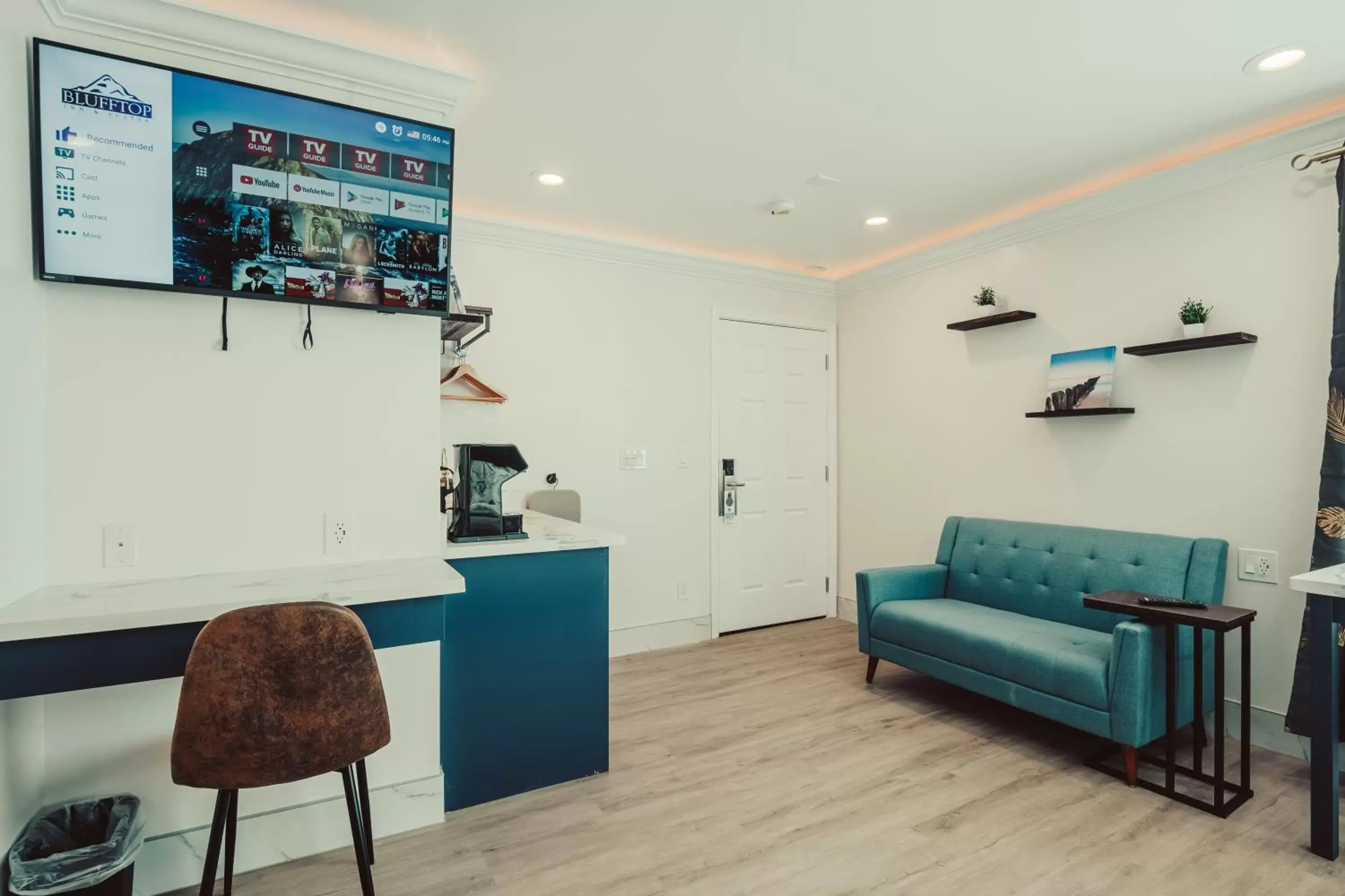 TV and multimedia in Blufftop Inn & Suites - Wharf/Restaurant District TV and multimedia in Blufftop Inn & Suites - Wharf/Restaurant District