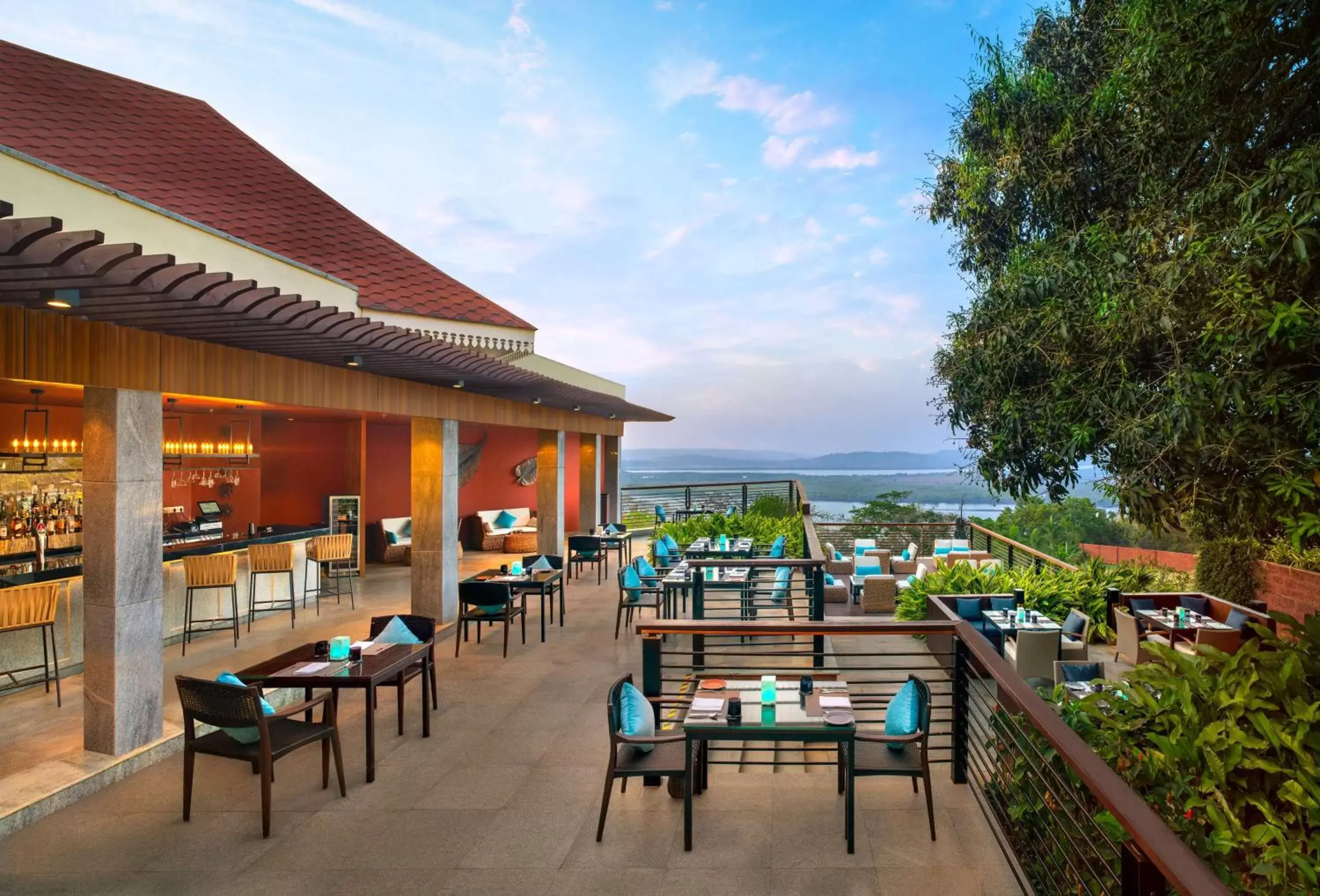 Restaurant/Places to Eat in DoubleTree by Hilton Goa - Panaji