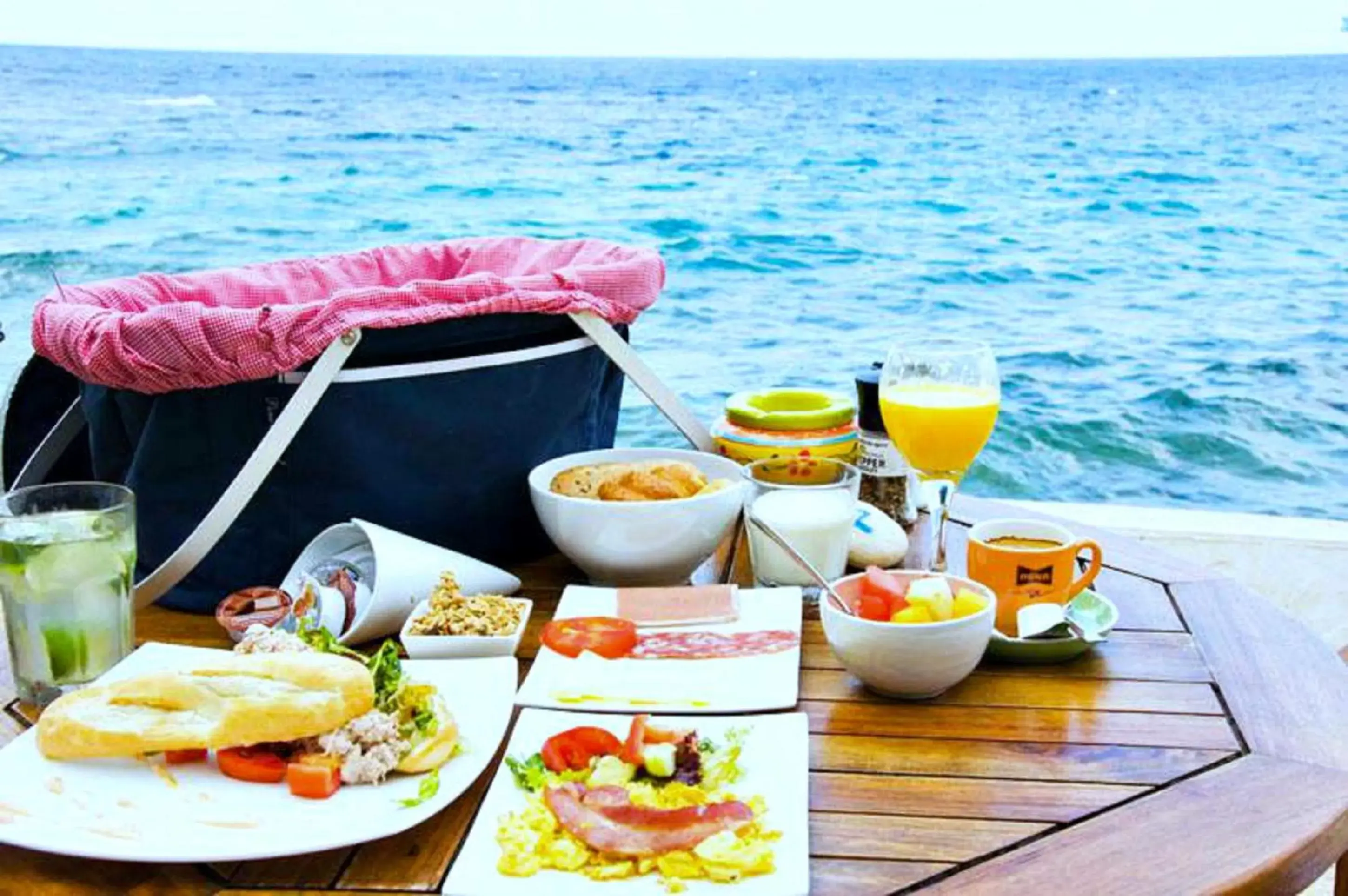 Breakfast in Scuba Lodge & Suites Breakfast in Scuba Lodge & Suites