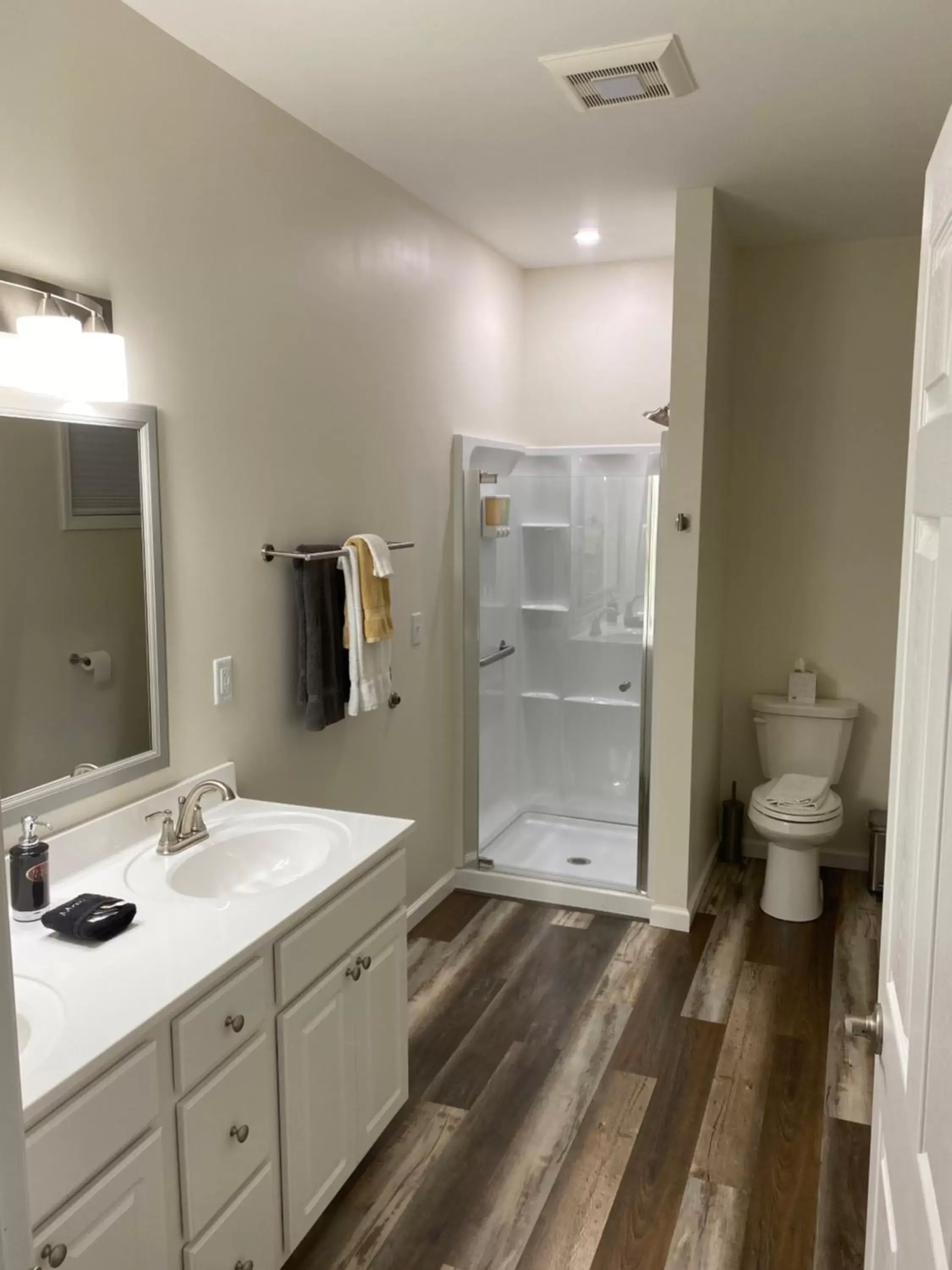 Bathroom in Hermann Crown Suites