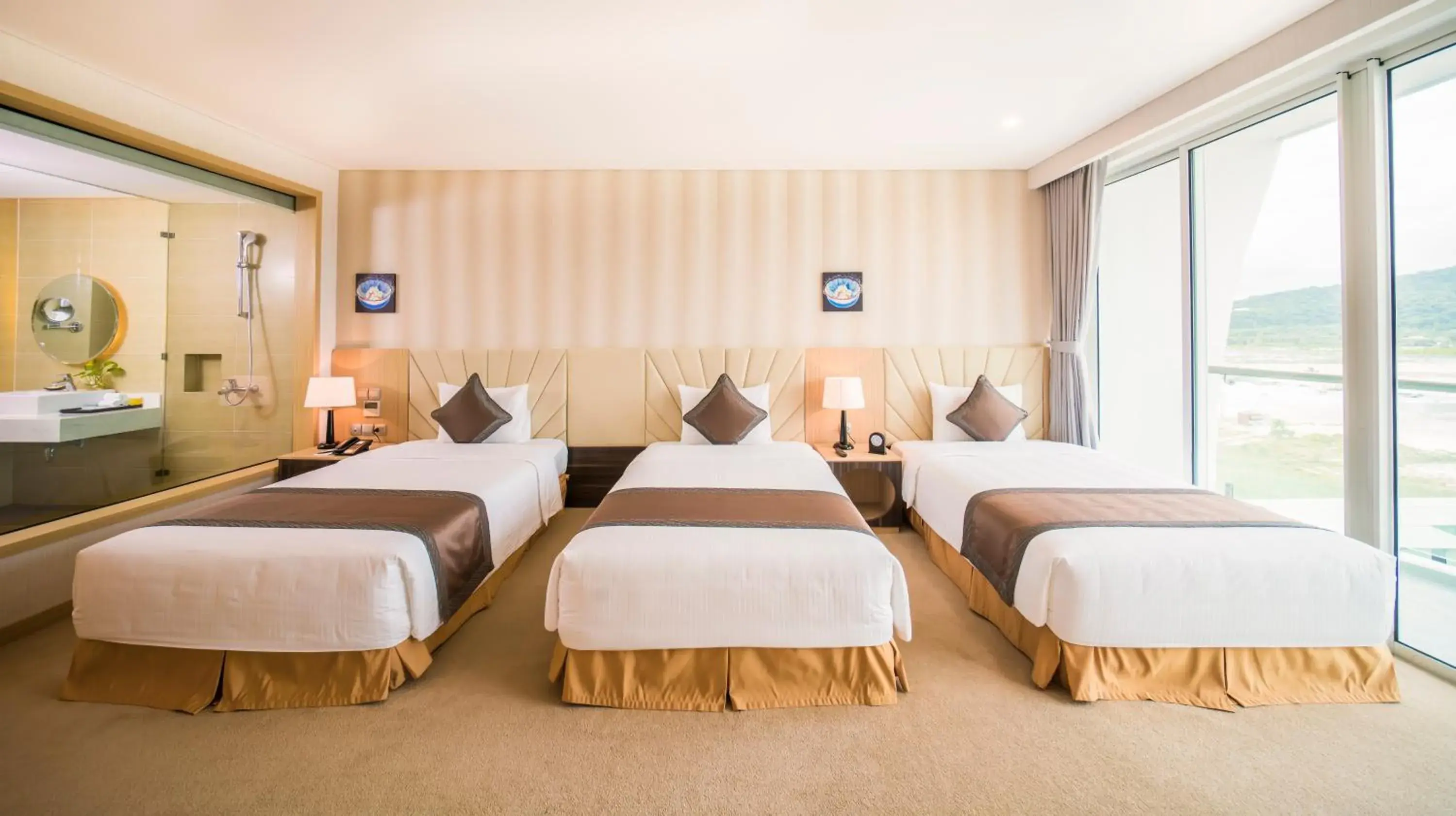 Photo of the whole room, Bed in Muong Thanh Luxury Phu Quoc Hotel