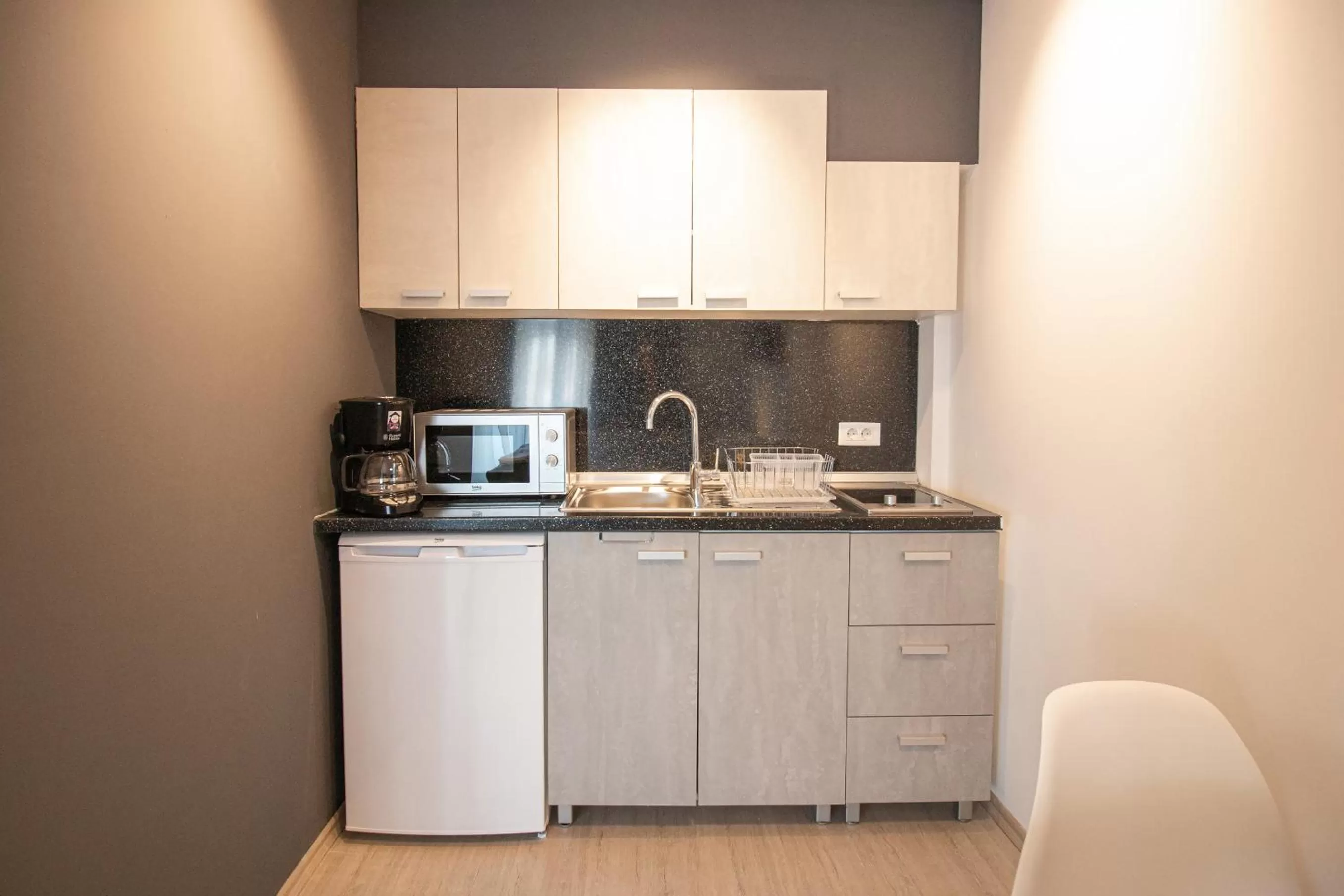 Kitchen or kitchenette in OASIS Apartments