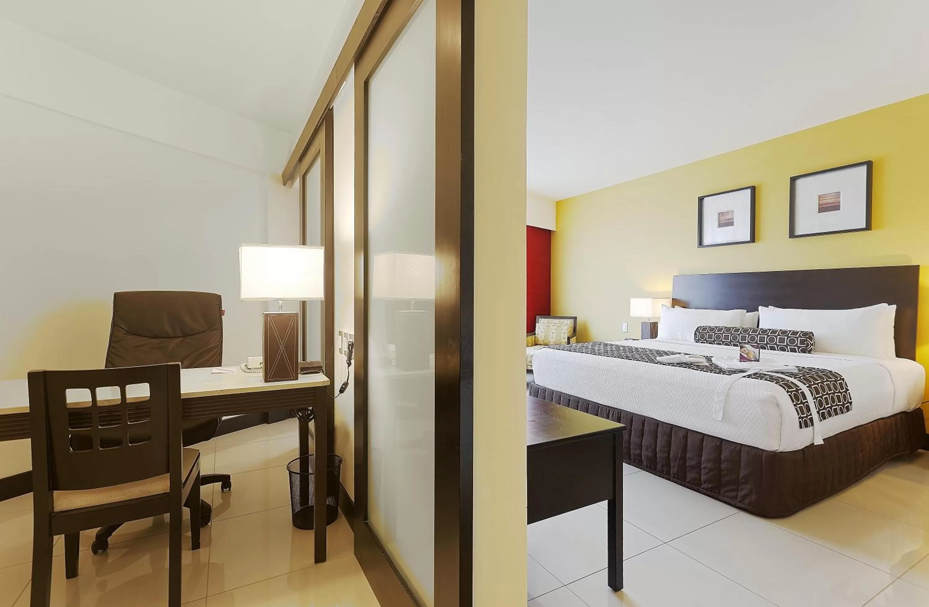 Photo of the whole room, Bed in Crowne Plaza Villahermosa by IHG