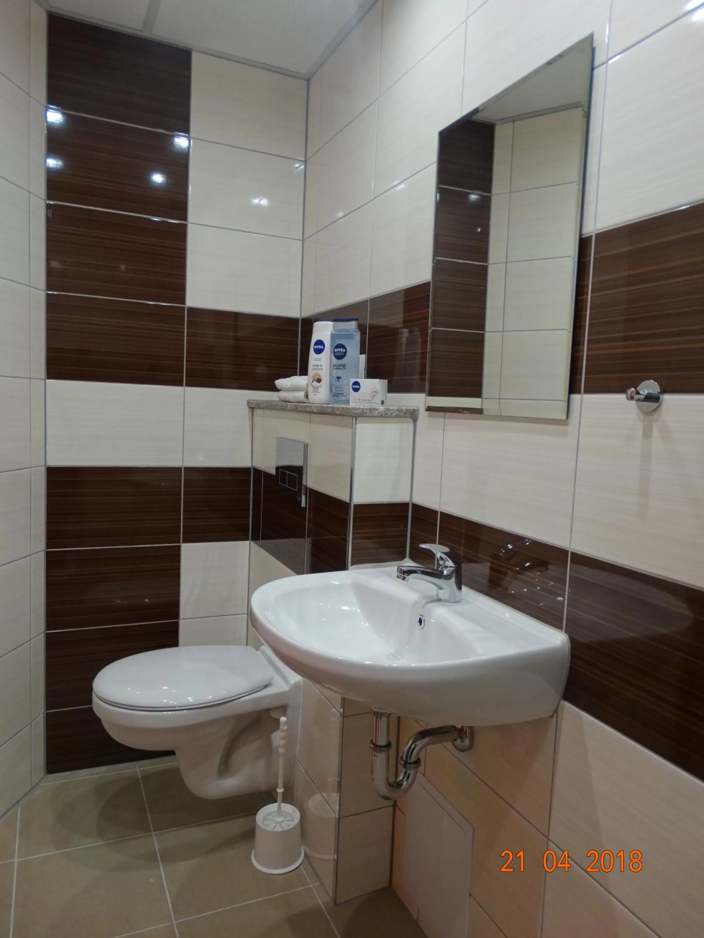 Shower in Hotel Lago Peshtera