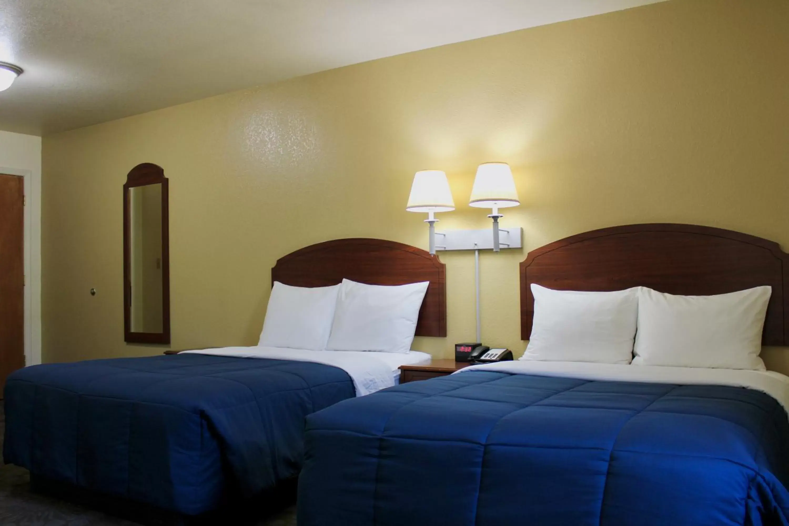 Bed in Candlelight Inn & Suites Hwy 69 near McAlester