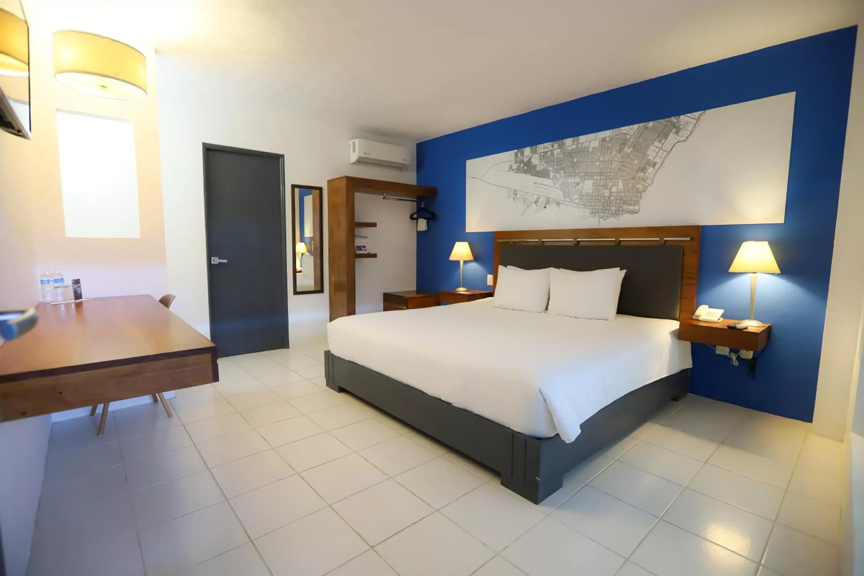 Photo of the whole room, Bed in TRYP by Wyndham Chetumal