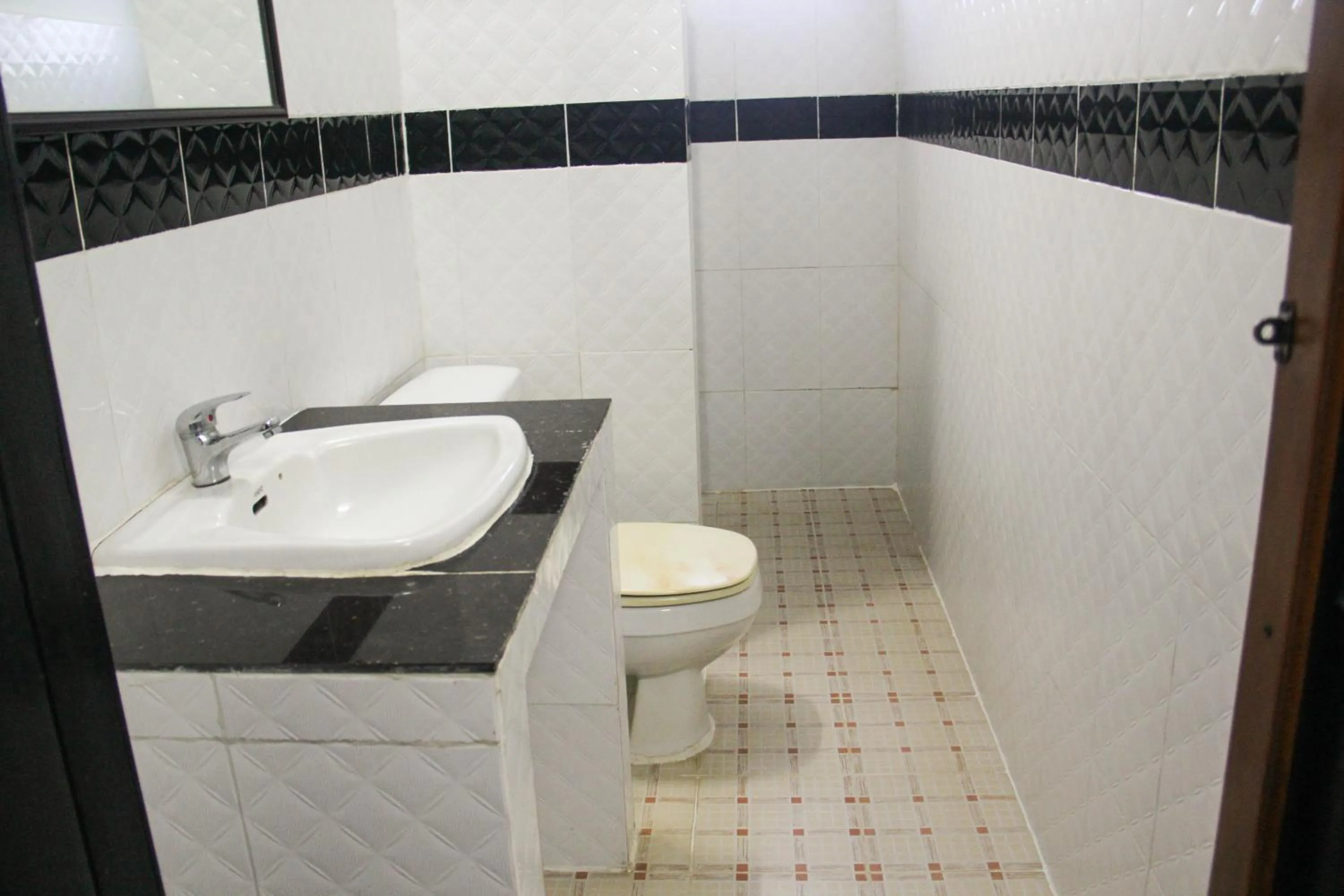 Bathroom in Tropical Breeze